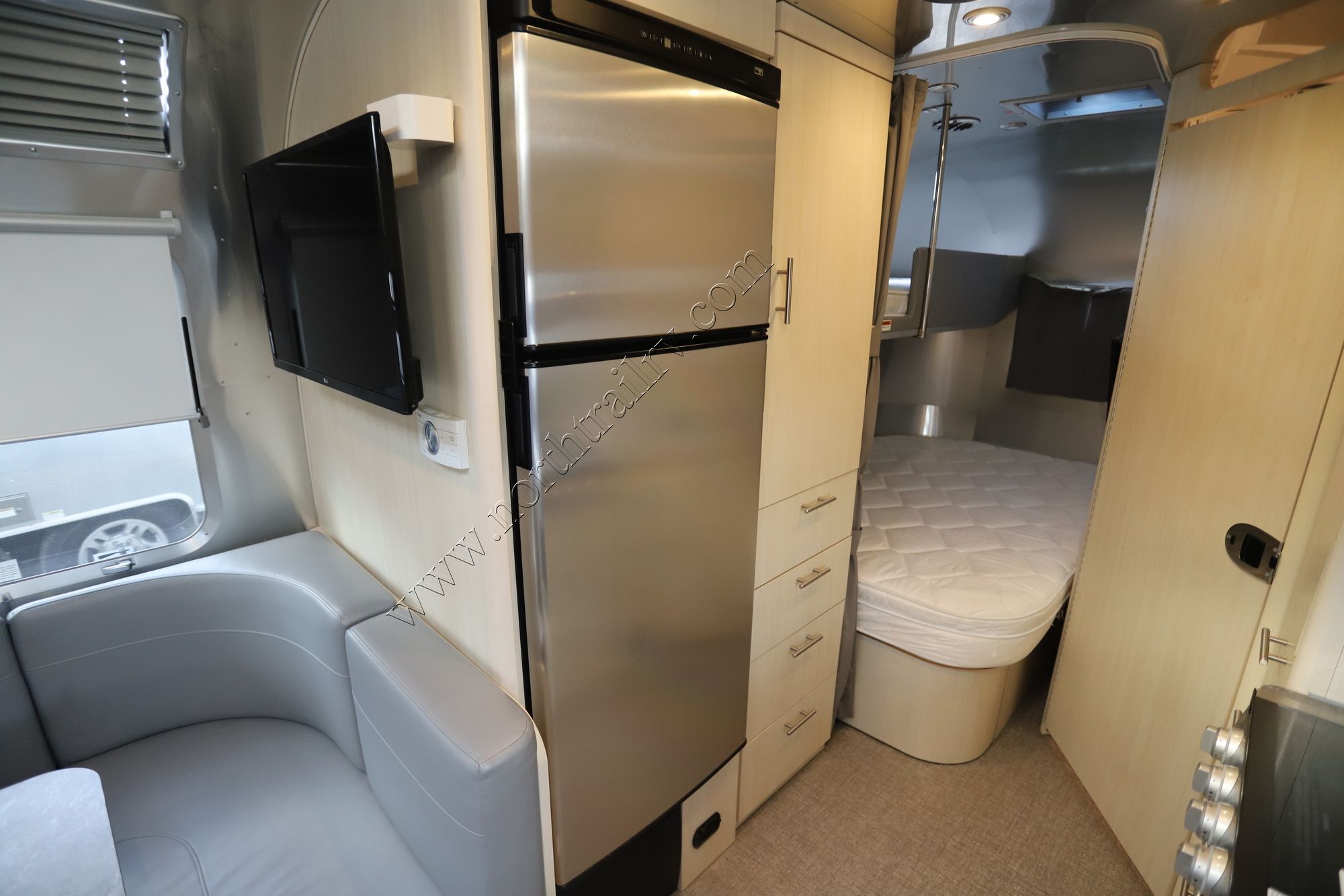 Used 2022 Airstream Flying Cloud 30FB BUNK Travel Trailer  For Sale