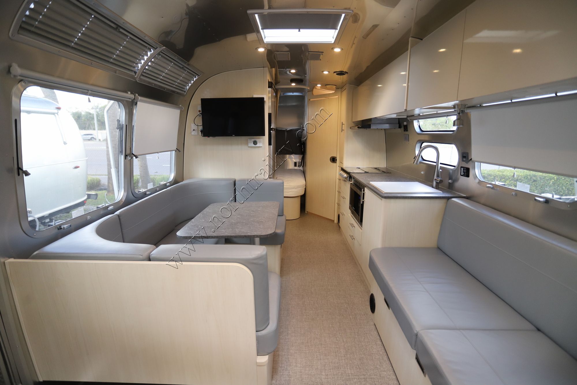 Used 2022 Airstream Flying Cloud 30FB BUNK Travel Trailer  For Sale