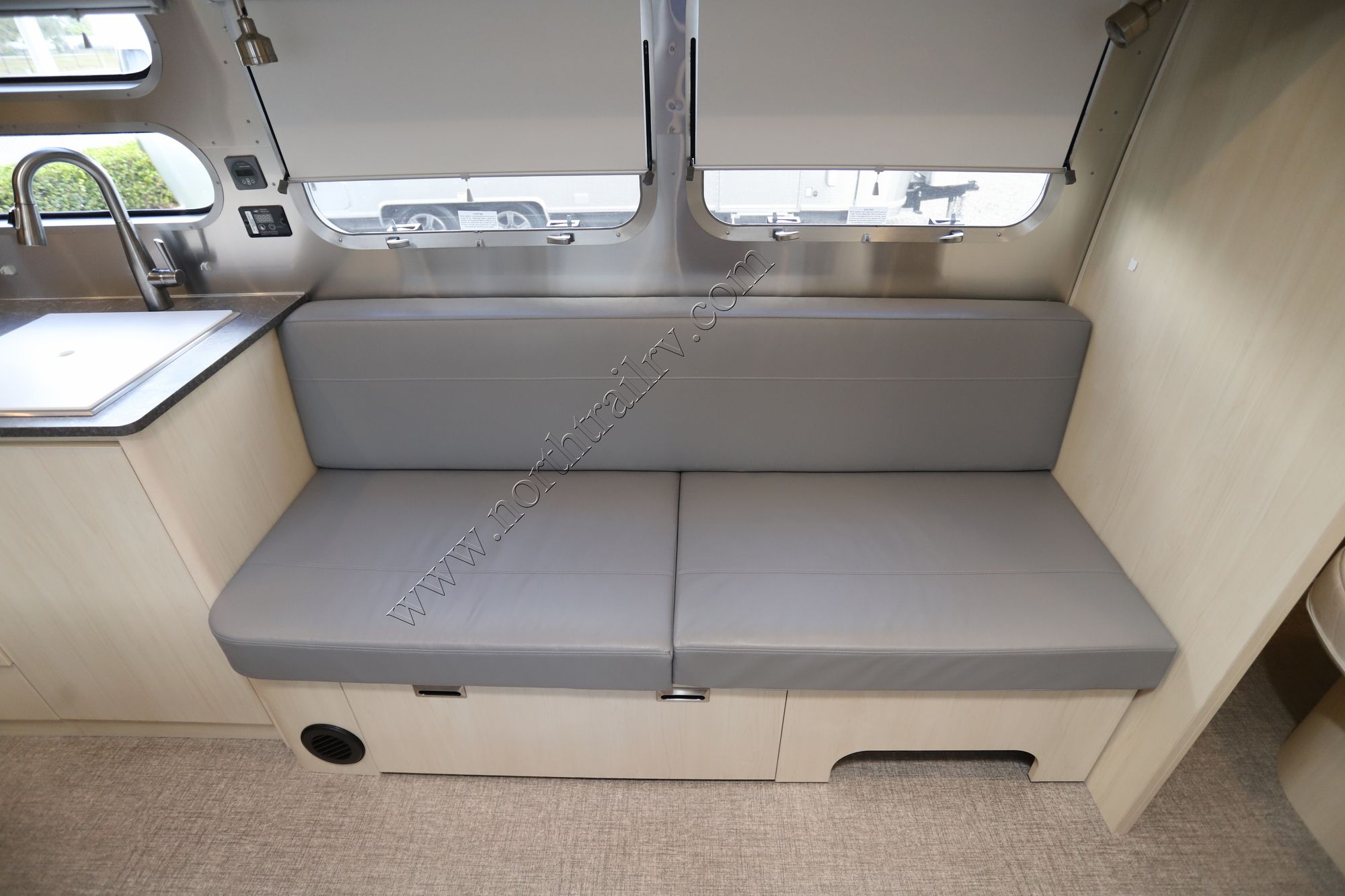 Used 2022 Airstream Flying Cloud 30FB BUNK Travel Trailer  For Sale