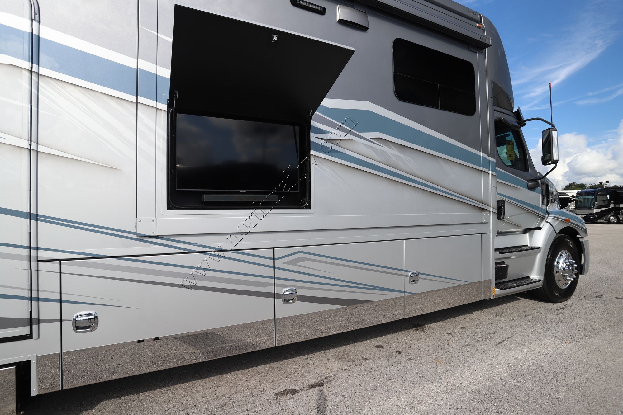 New 2025 Renegade Rv Xl 45DBM Super C  For Sale