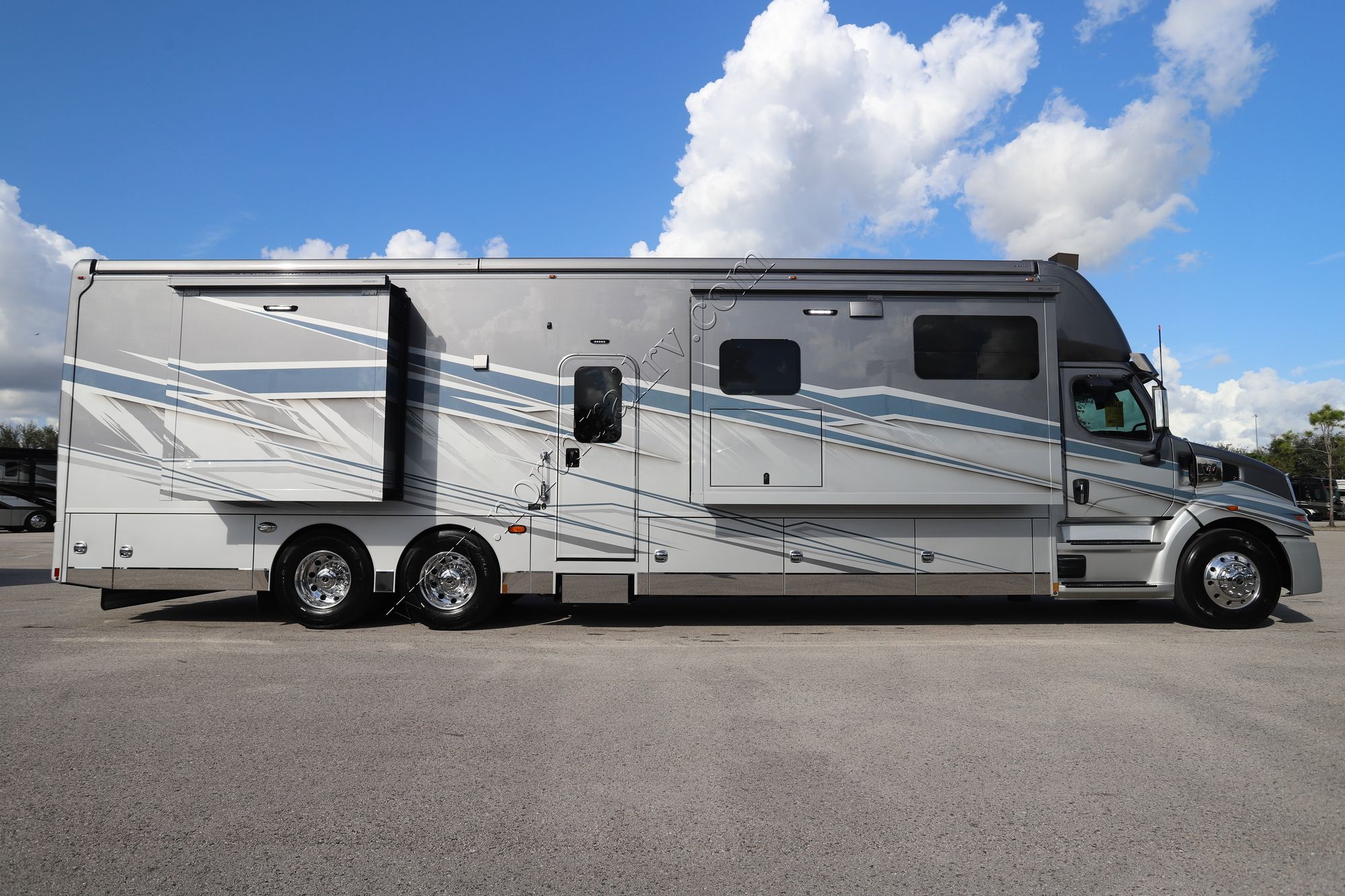 New 2025 Renegade Rv Xl 45DBM Super C  For Sale