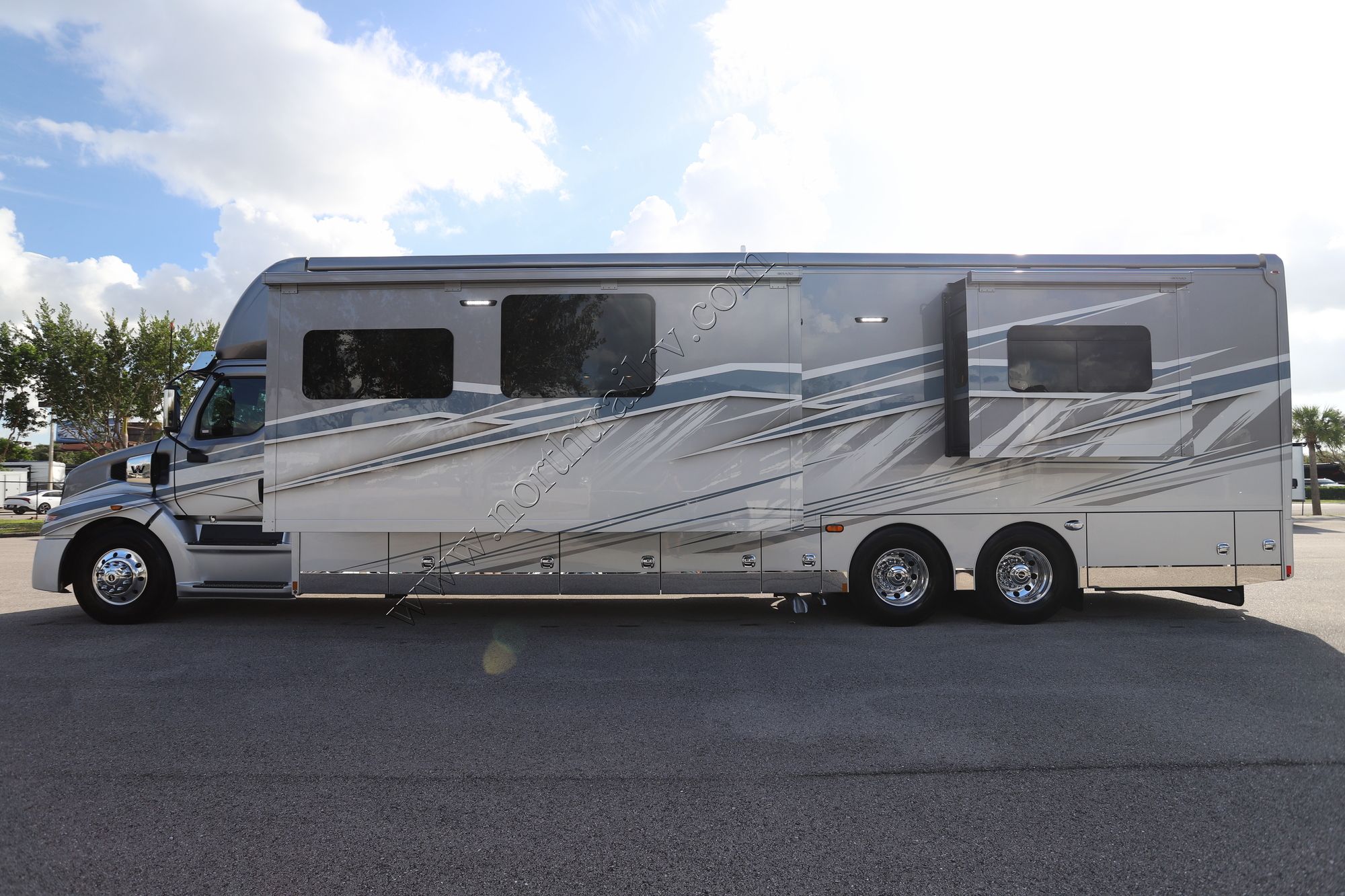 New 2025 Renegade Rv Xl 45DBM Super C  For Sale