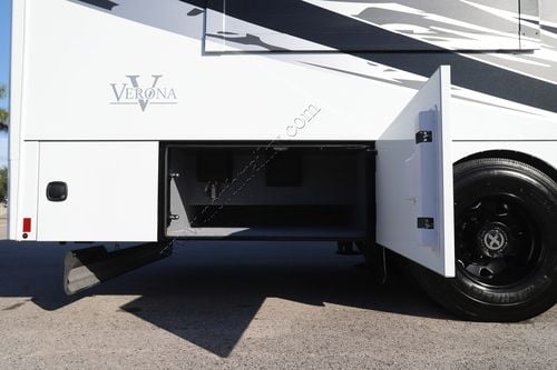 2025 Renegade Rv Verona 40VRB Super C