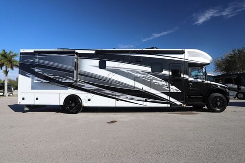 2025 Renegade Rv Verona 40VRB Super C