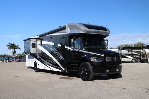 2025 Renegade Rv Verona 40VRB Super C