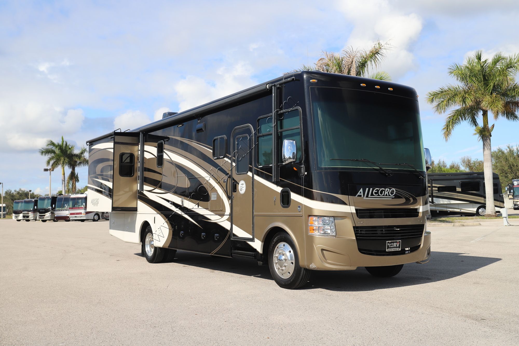 Used 2015 Tiffin Motor Homes Allegro 32SA Class A  For Sale