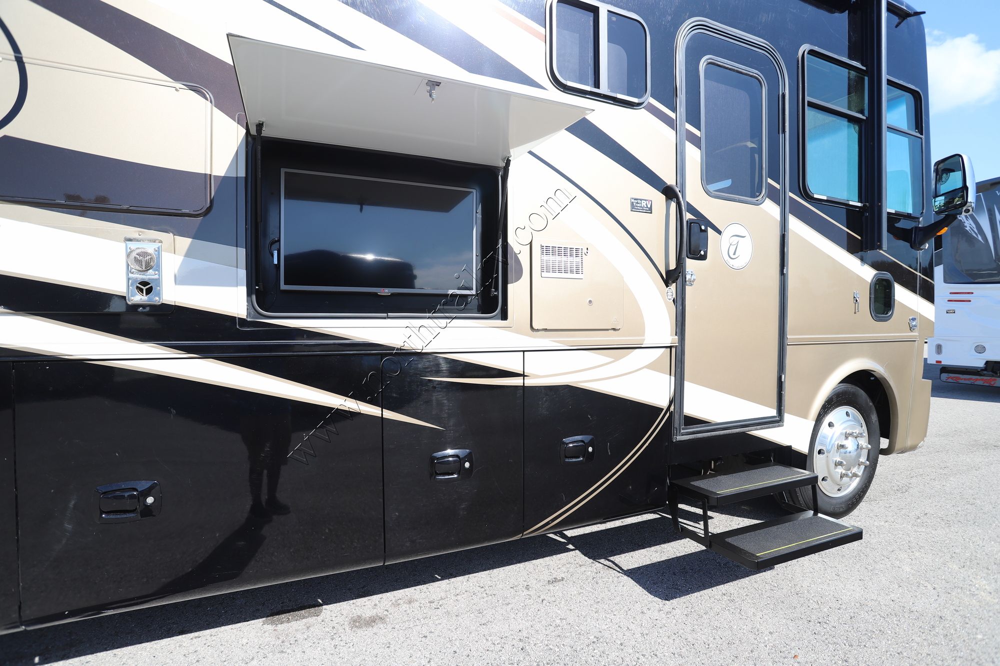 Used 2015 Tiffin Motor Homes Allegro 32SA Class A  For Sale