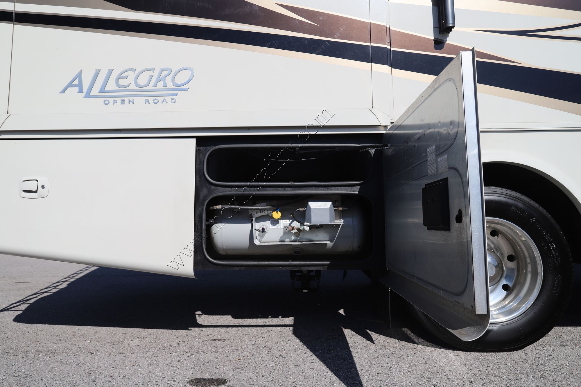 Used 2015 Tiffin Motor Homes Allegro 32SA Class A  For Sale