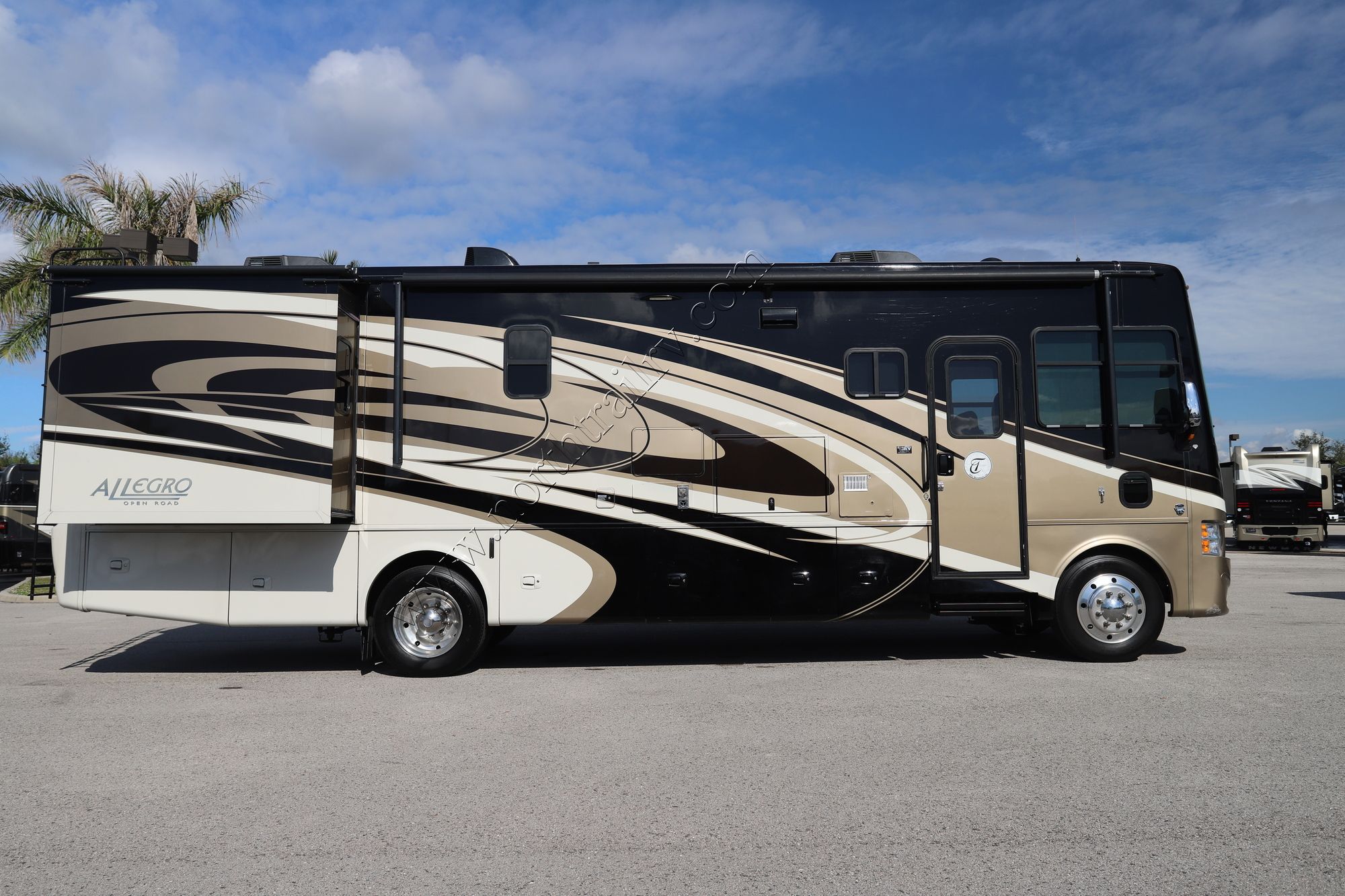 Used 2015 Tiffin Motor Homes Allegro 32SA Class A  For Sale