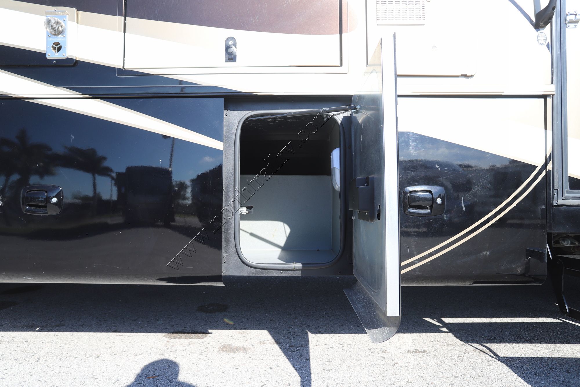 Used 2015 Tiffin Motor Homes Allegro 32SA Class A  For Sale