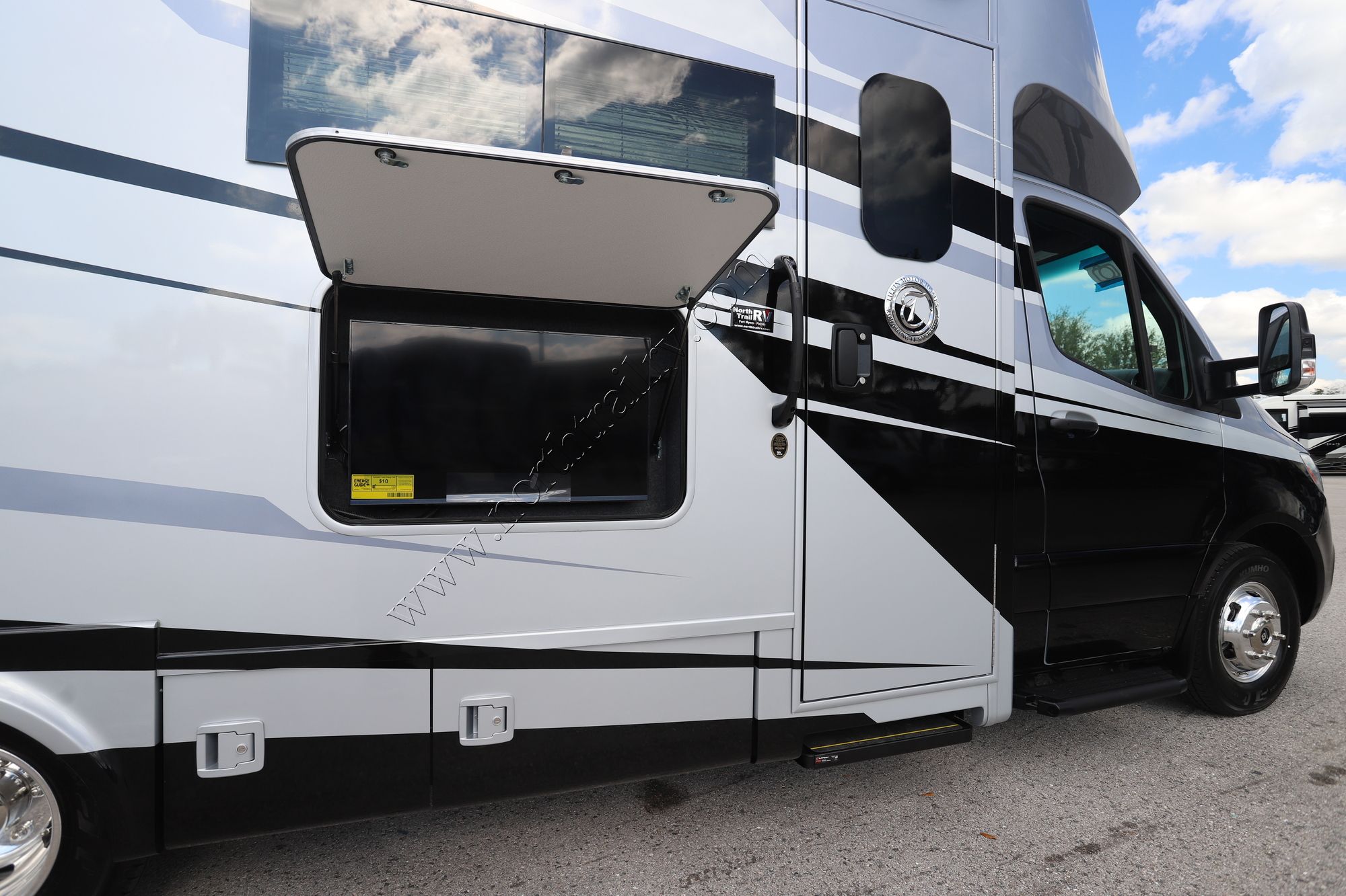 New 2025 Tiffin Motor Homes Wayfarer 25XLW Class C  For Sale