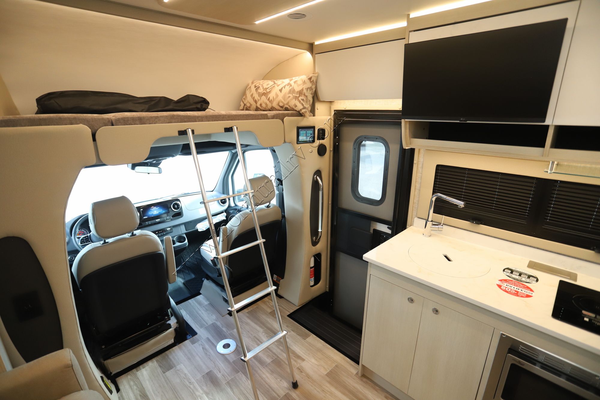 New 2025 Tiffin Motor Homes Wayfarer 25XLW Class C  For Sale