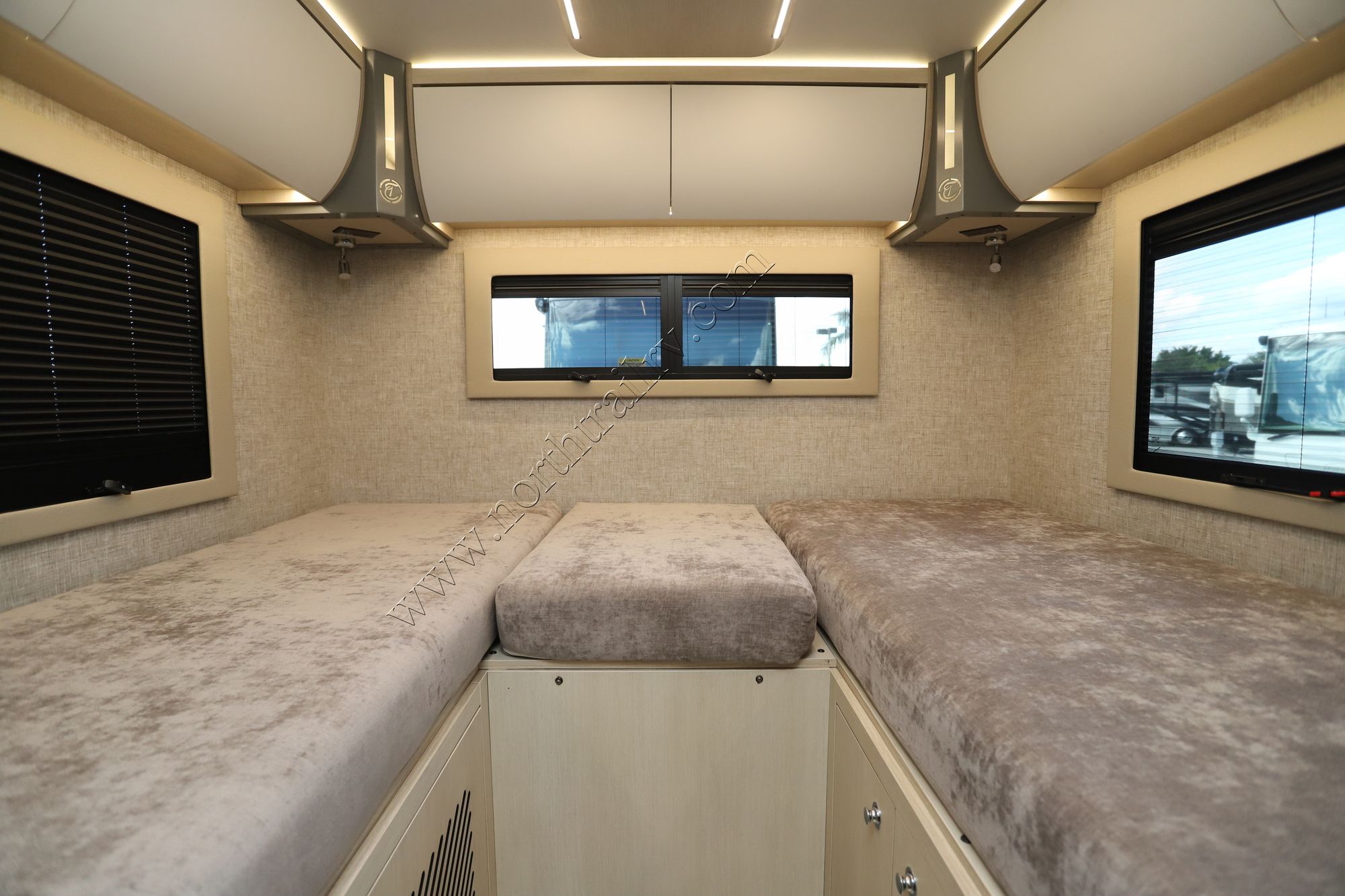 New 2025 Tiffin Motor Homes Wayfarer 25XLW Class C  For Sale