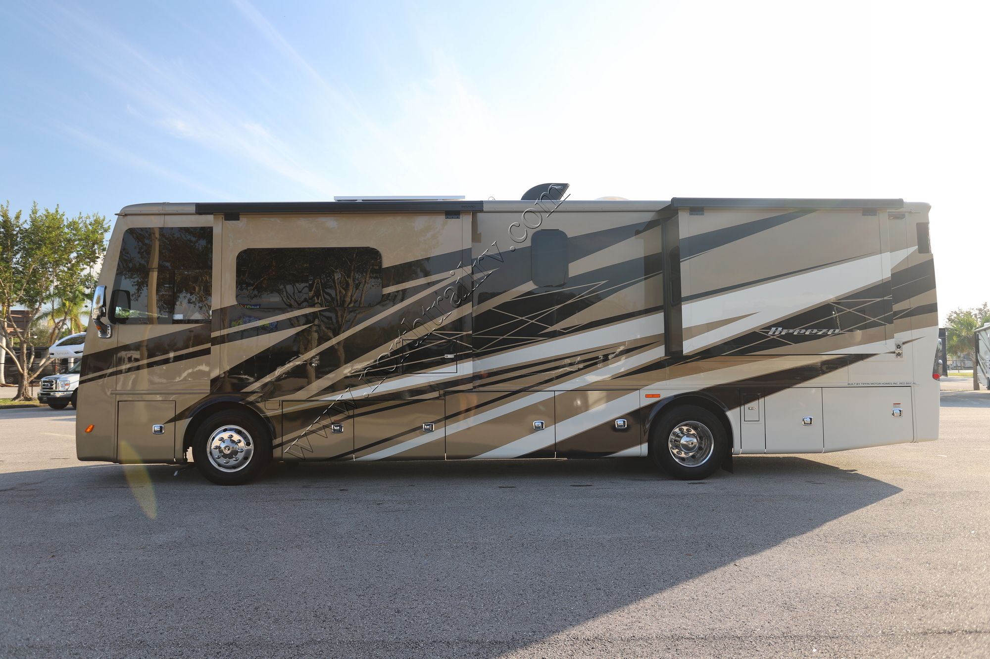 Used 2025 Tiffin Motor Homes Breeze 33BR Class A  For Sale