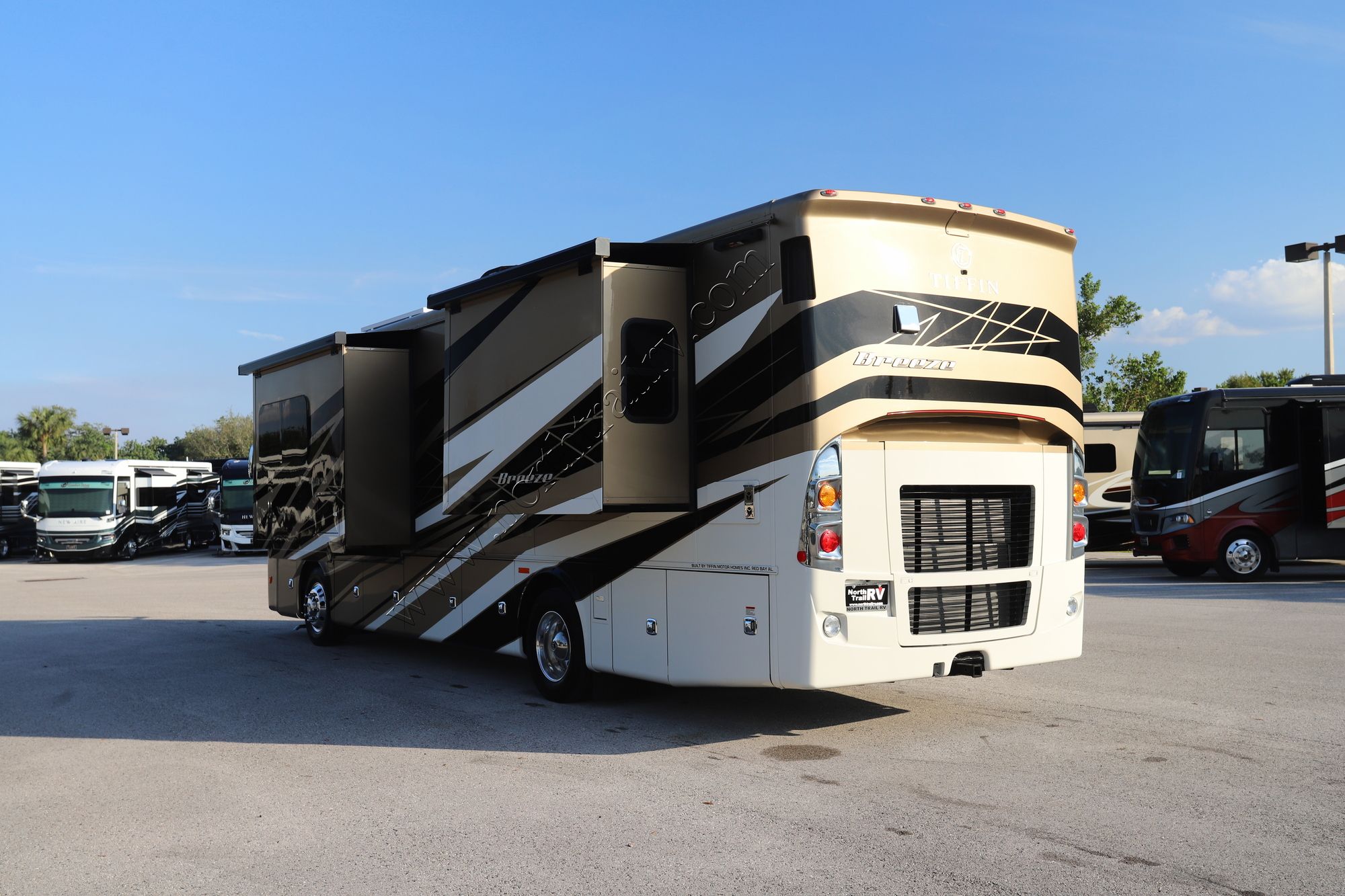 Used 2025 Tiffin Motor Homes Breeze 33BR Class A  For Sale