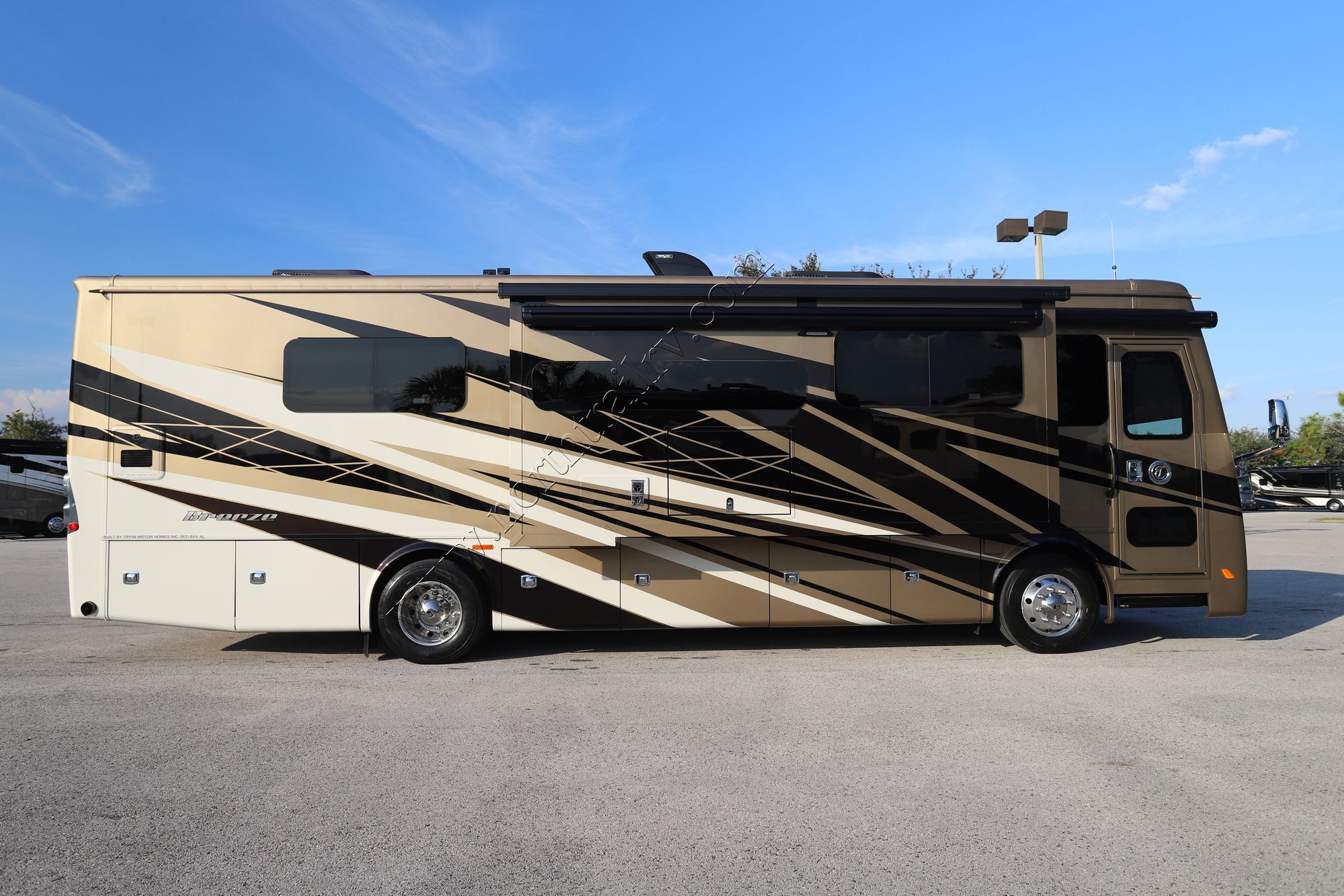 Used 2025 Tiffin Motor Homes Breeze 33BR Class A  For Sale