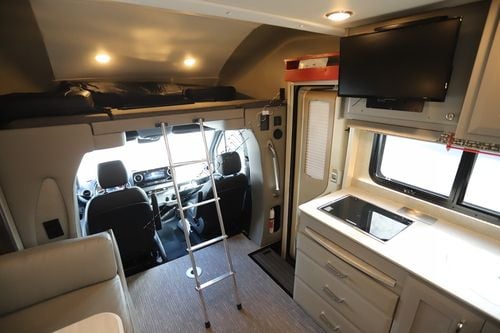 2021 Tiffin Motor Homes Wayfarer 25SW