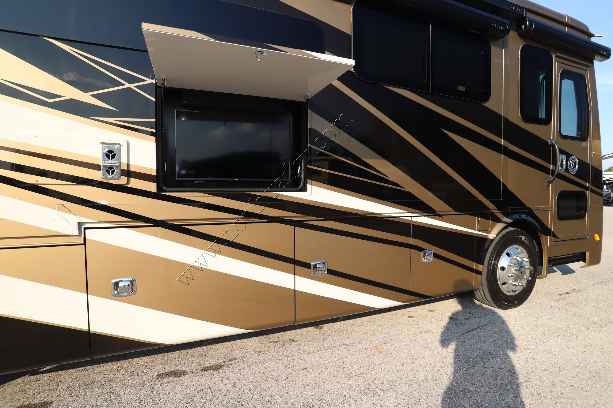 Used 2025 Tiffin Motor Homes Breeze 33BR Class A  For Sale