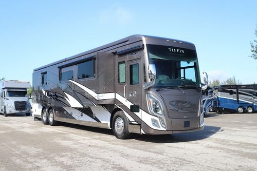 2021 Tiffin Motor Homes Zephyr 45PZ Class A