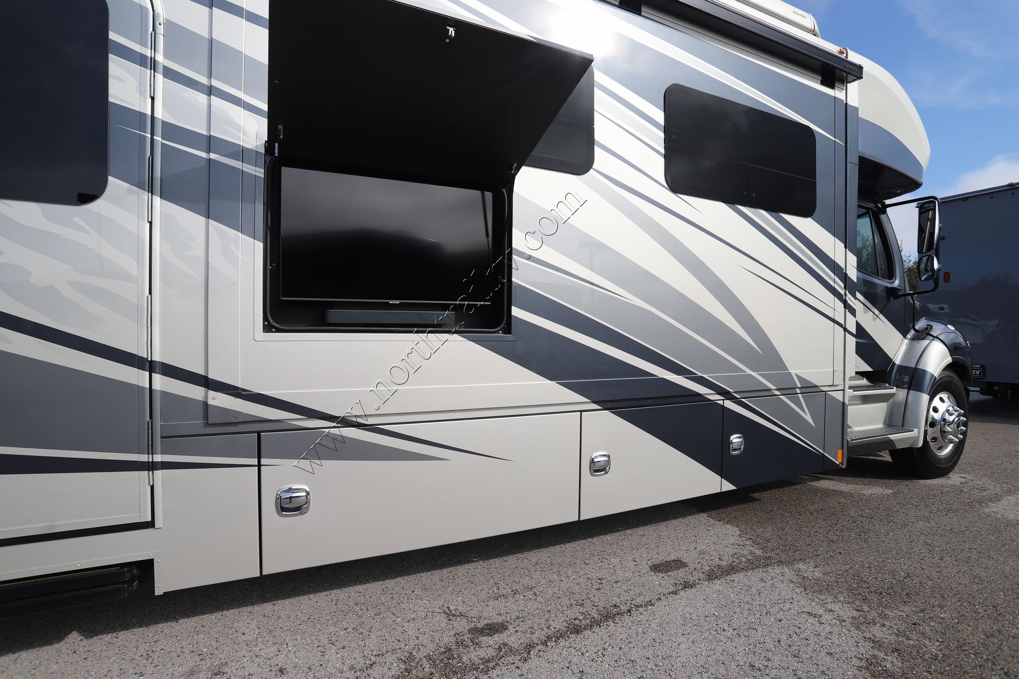 New 2025 Renegade Rv Verona Le 40LRB Super C  For Sale