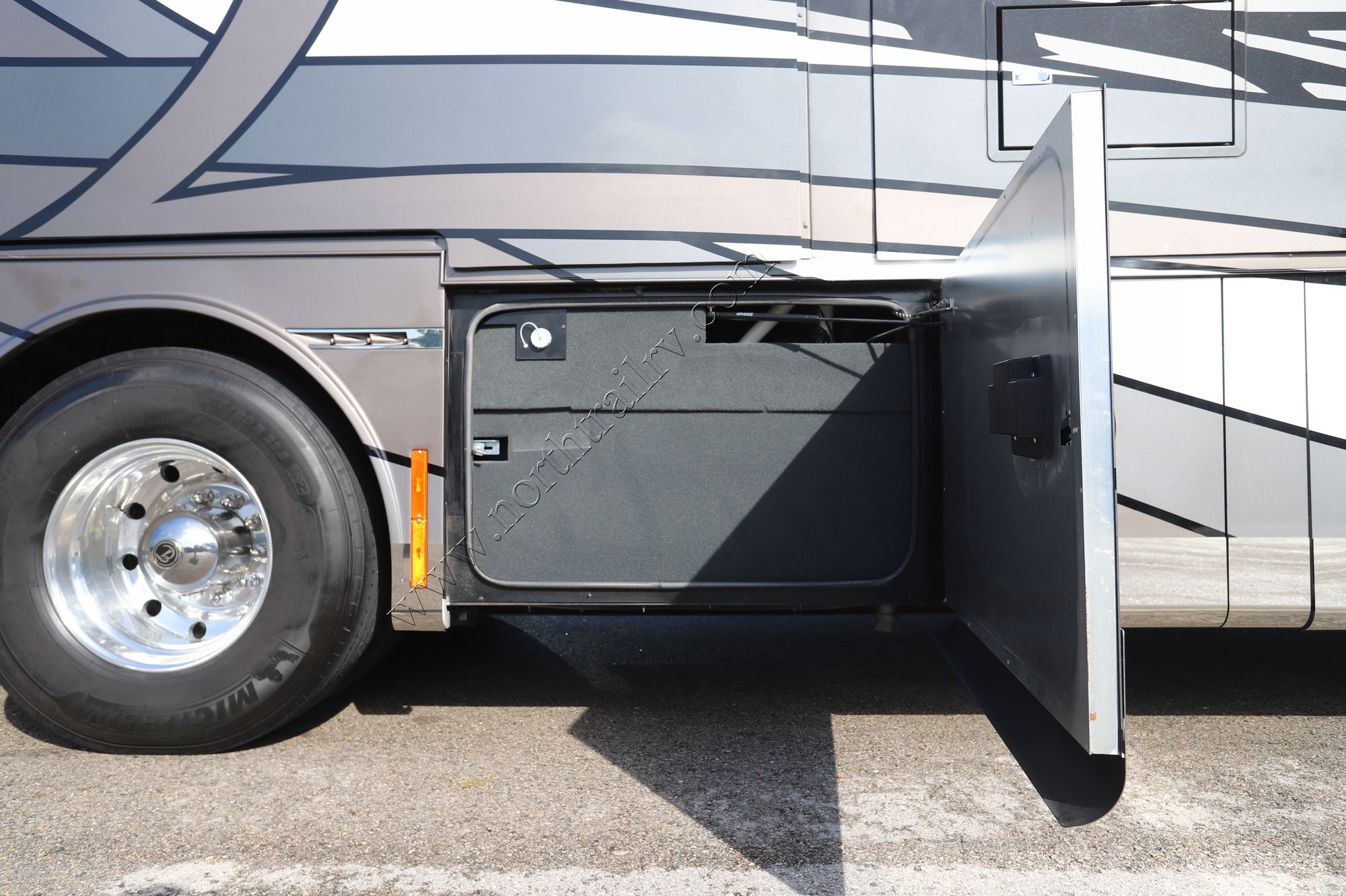 Used 2021 Tiffin Motor Homes Zephyr 45PZ Class A  For Sale
