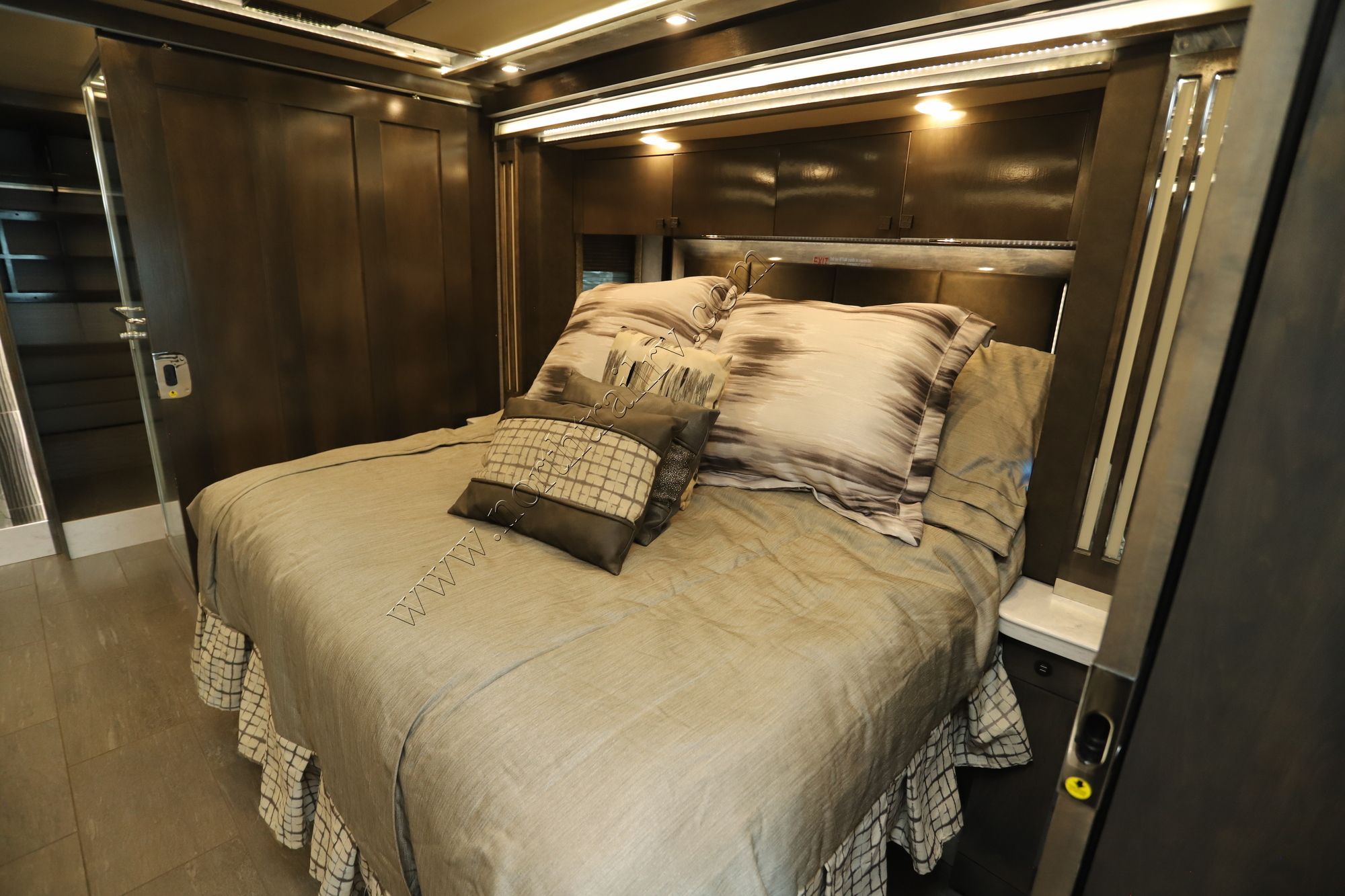 Used 2021 Tiffin Motor Homes Zephyr 45PZ Class A  For Sale