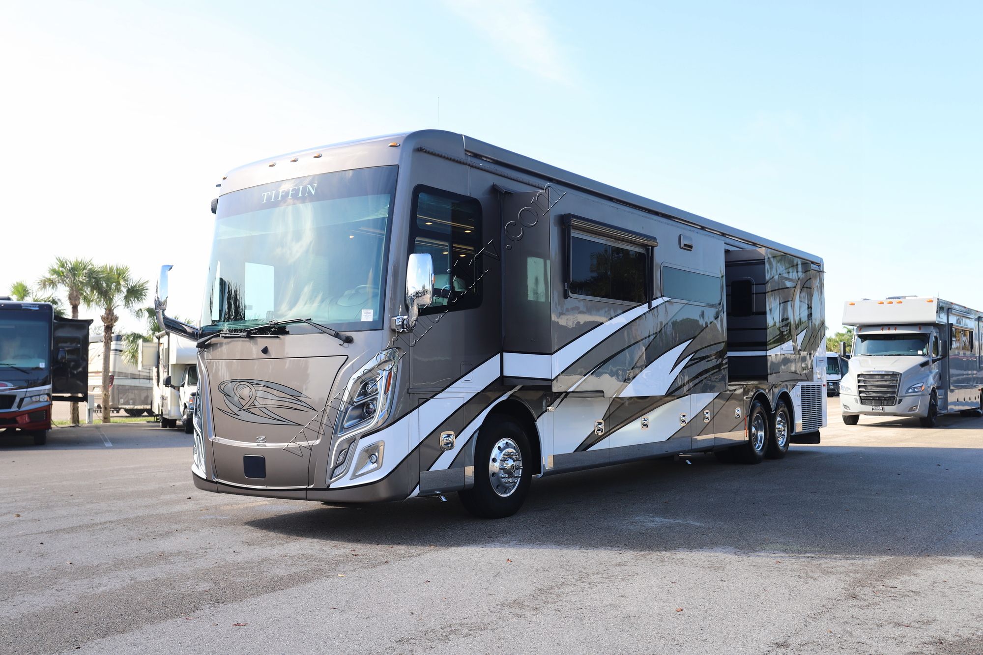 Used 2021 Tiffin Motor Homes Zephyr 45PZ Class A  For Sale