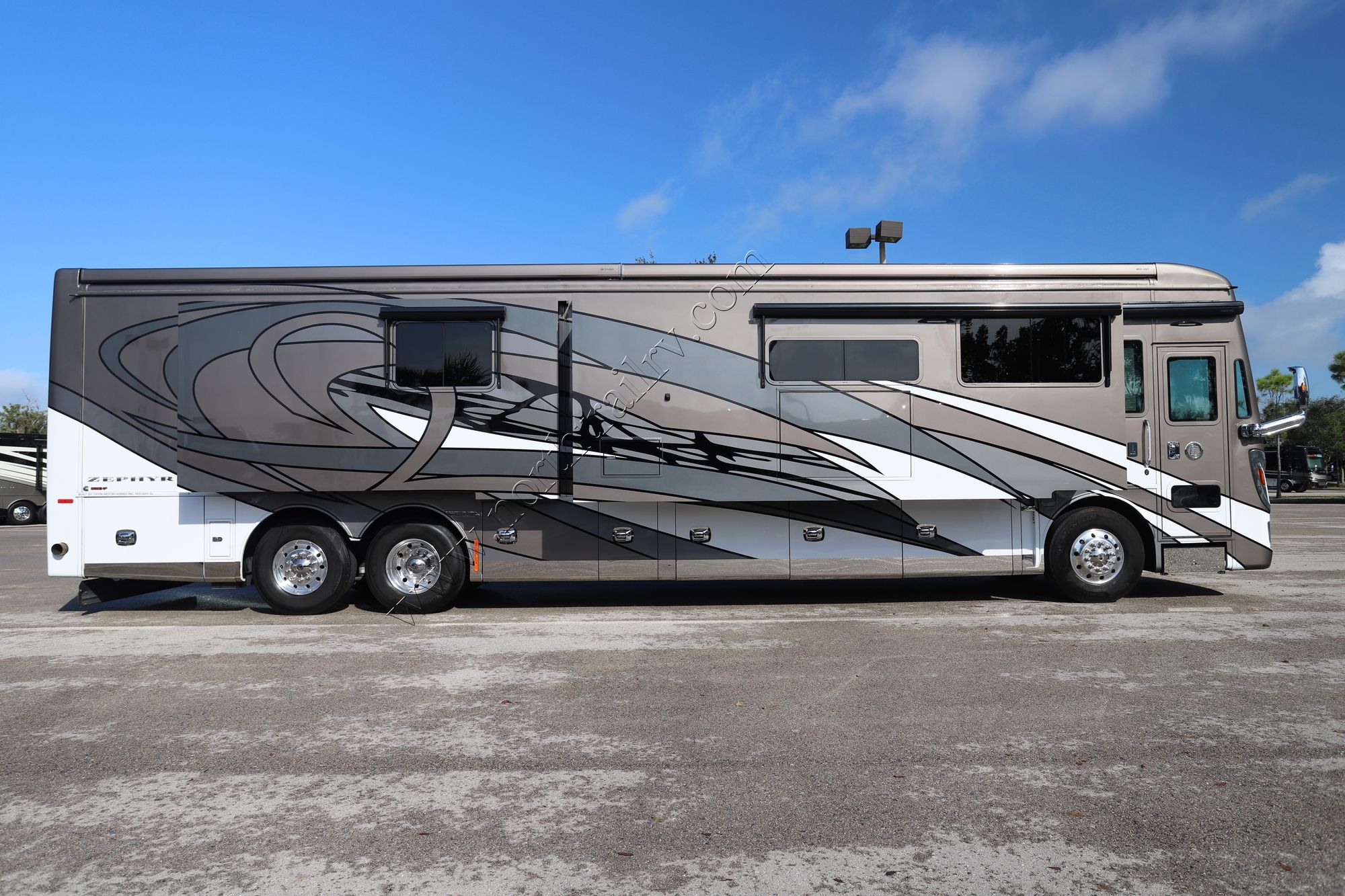 Used 2021 Tiffin Motor Homes Zephyr 45PZ Class A  For Sale