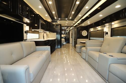 2025 Newmar London Aire 4595