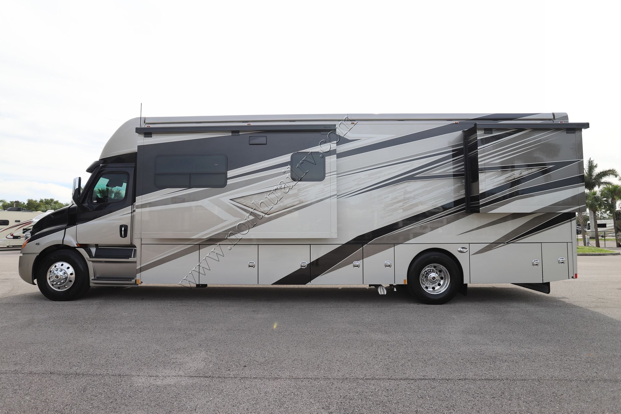 New 2025 Renegade Rv Explorer 38EMB Super C  For Sale