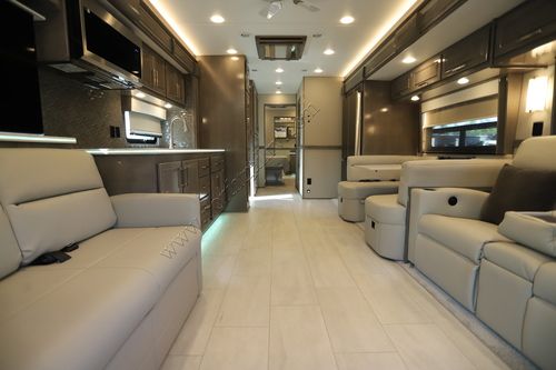 2025 Renegade Rv Classic 45CMR