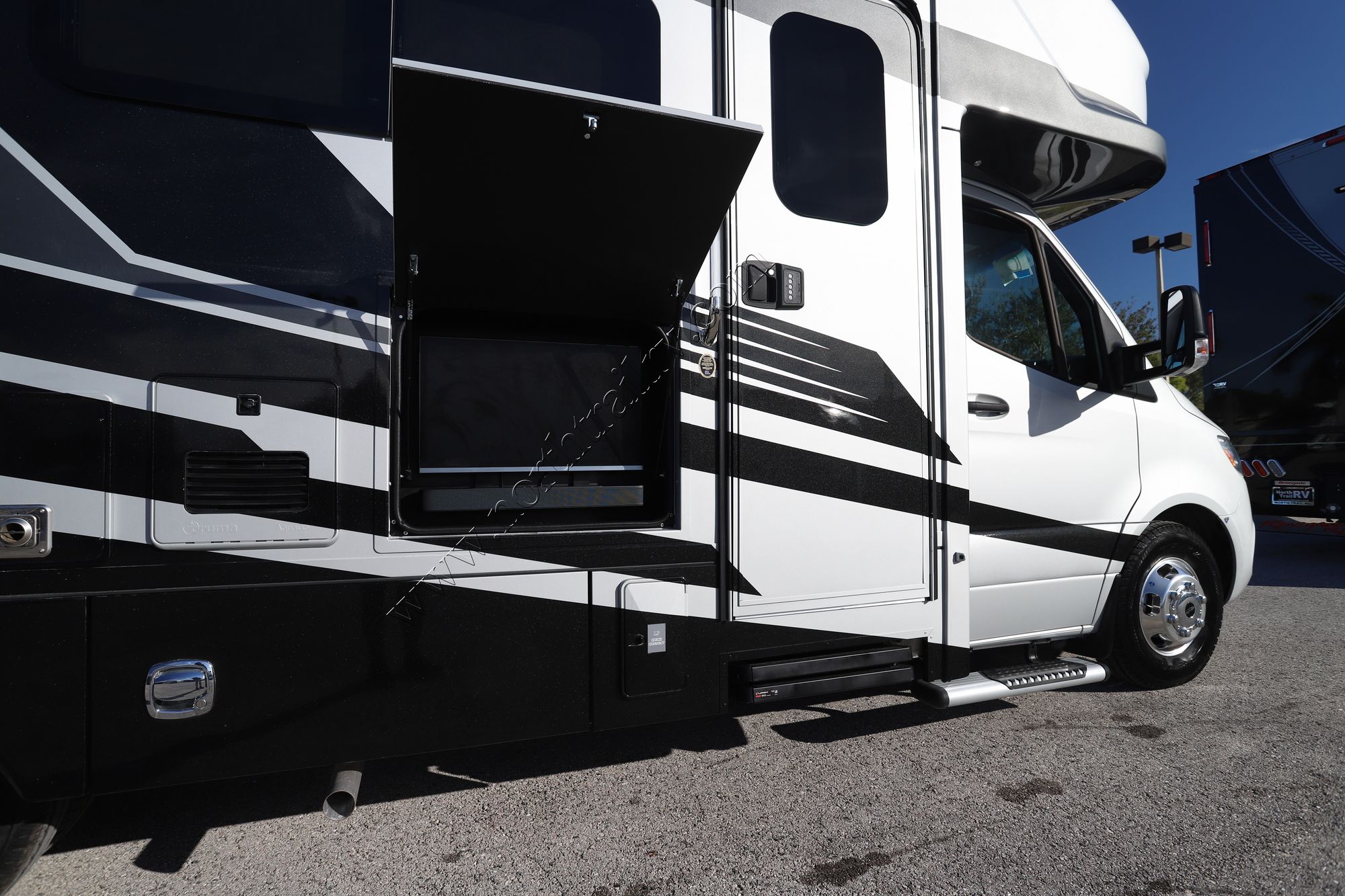 New 2025 Renegade Rv Vienna 25RMC Class C  For Sale