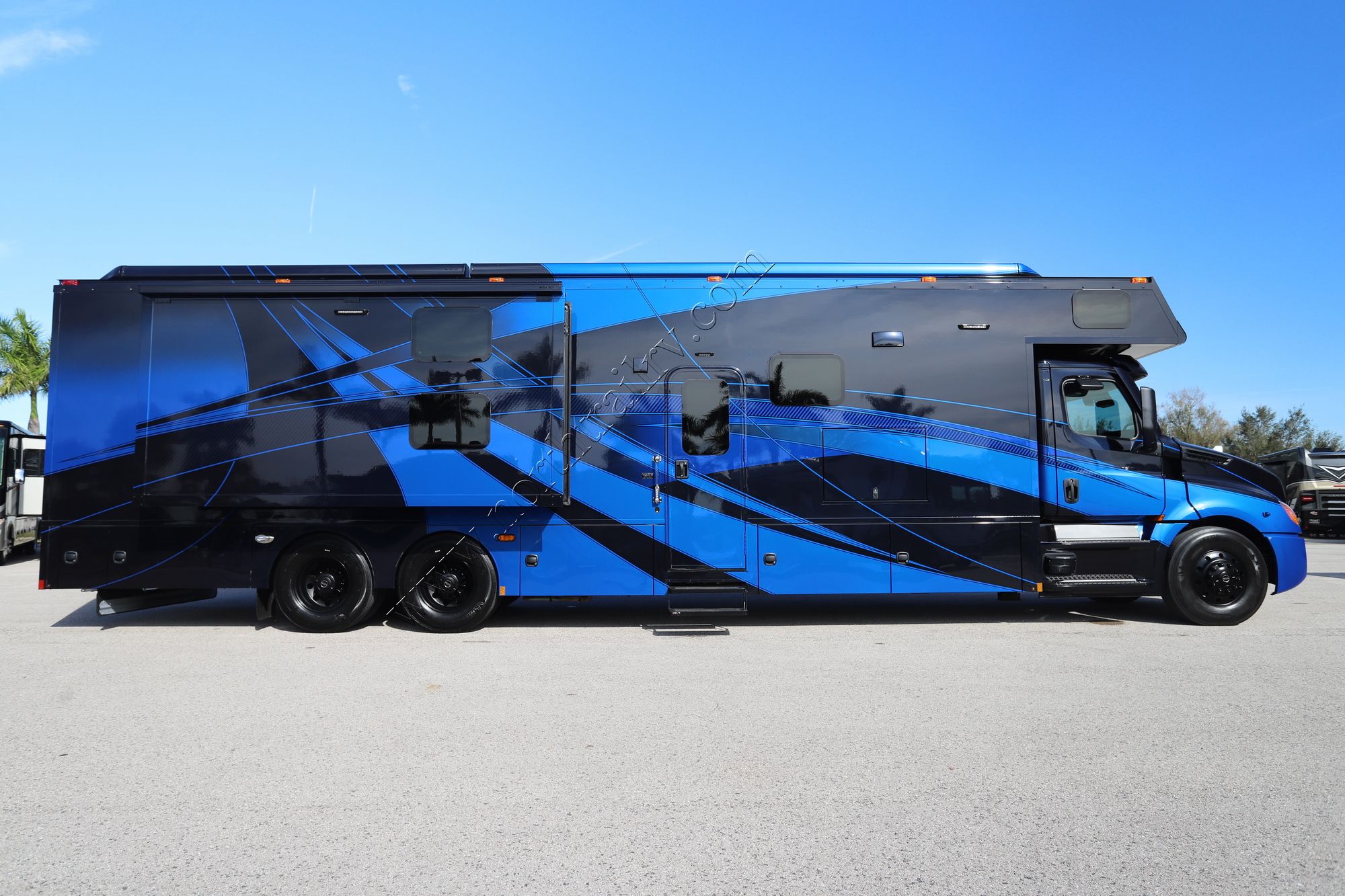 New 2025 Renegade Rv Classic 45CBF Super C  For Sale