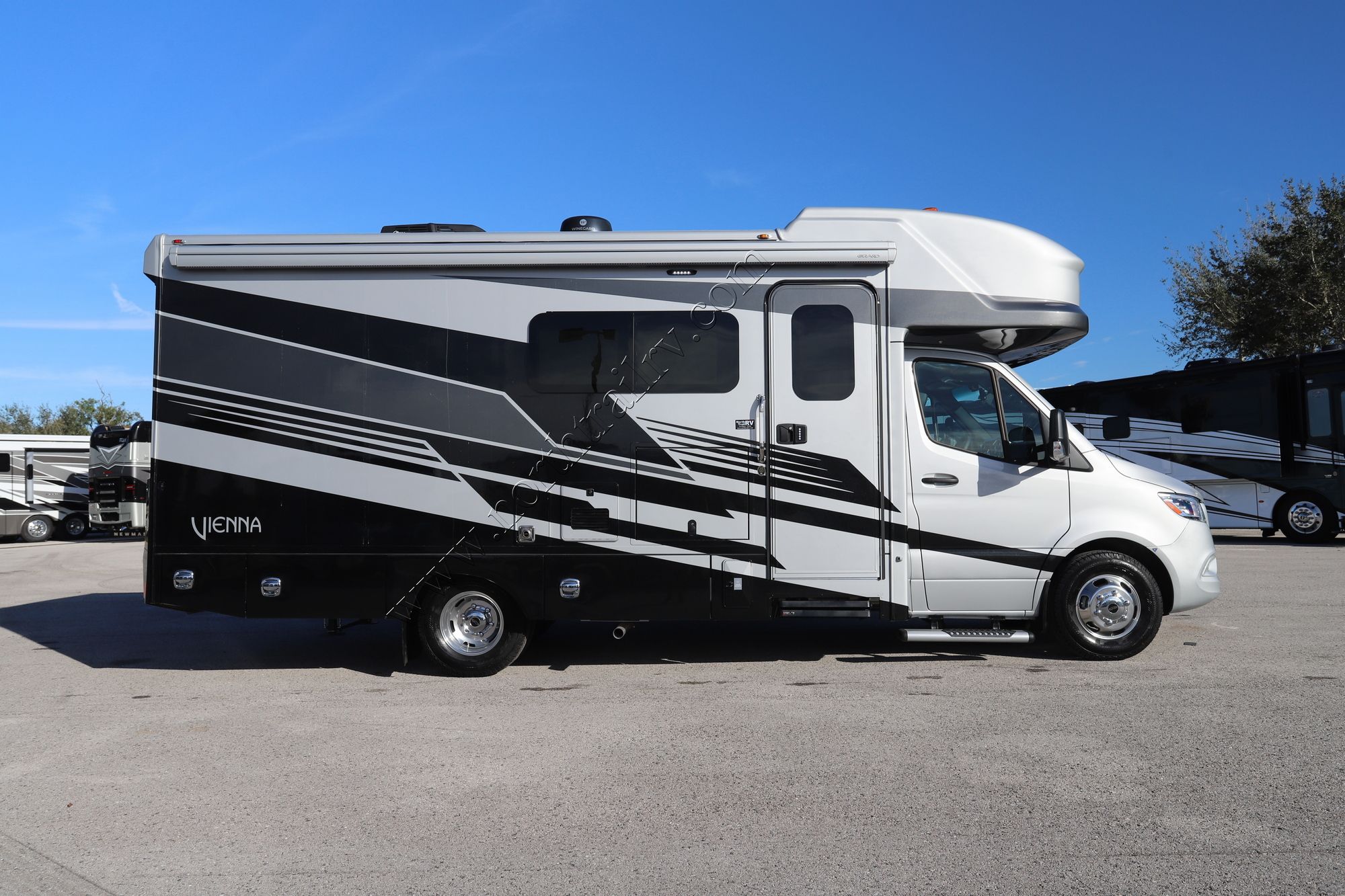 New 2025 Renegade Rv Vienna 25RMC Class C  For Sale