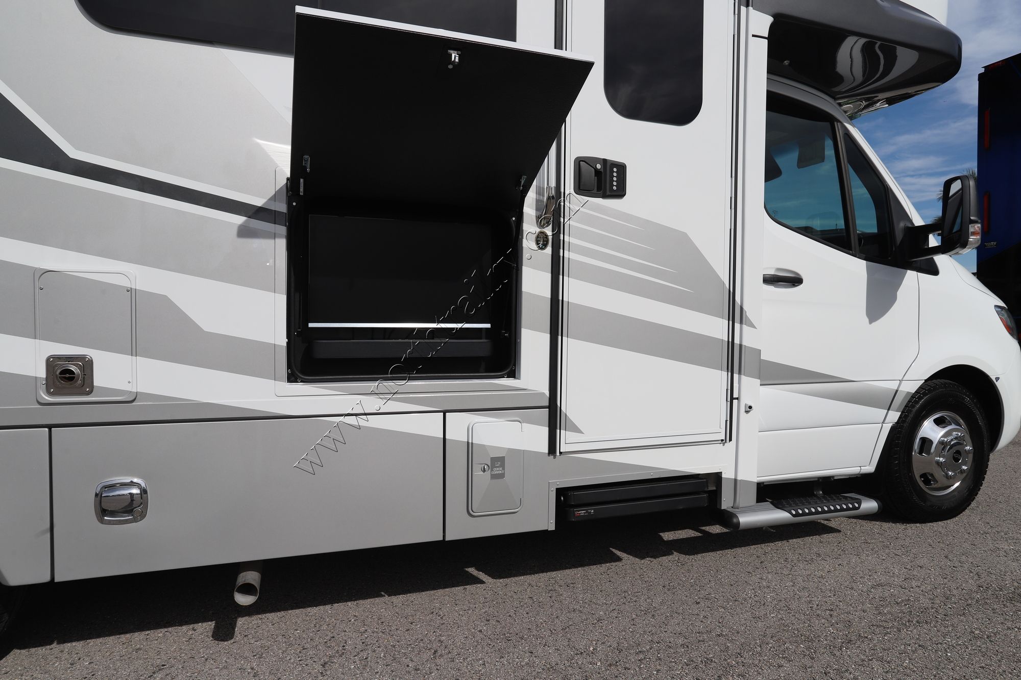 New 2025 Renegade Rv Vienna 25DLC Class C  For Sale