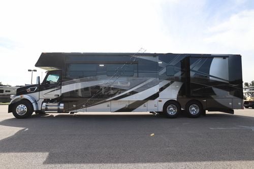 2025 Renegade Rv Classic 45CMR