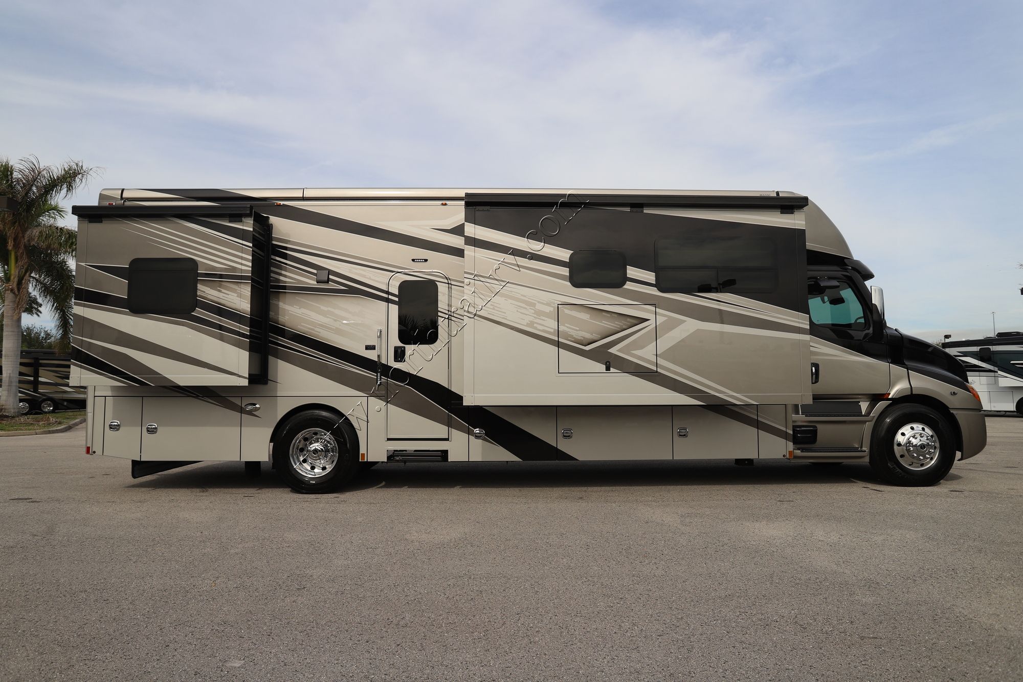 New 2025 Renegade Rv Explorer 38EMB Super C  For Sale