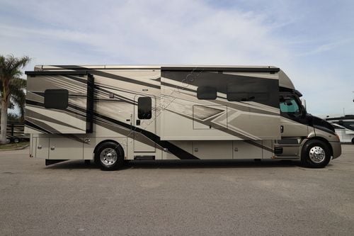 2025 Renegade Rv Explorer 38EMB