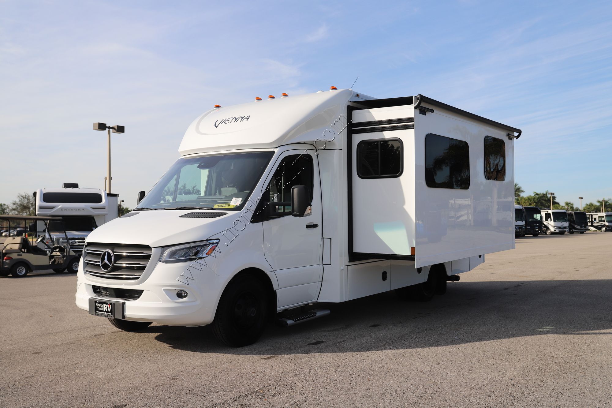 New 2025 Renegade Rv Vienna 25RML Class C  For Sale