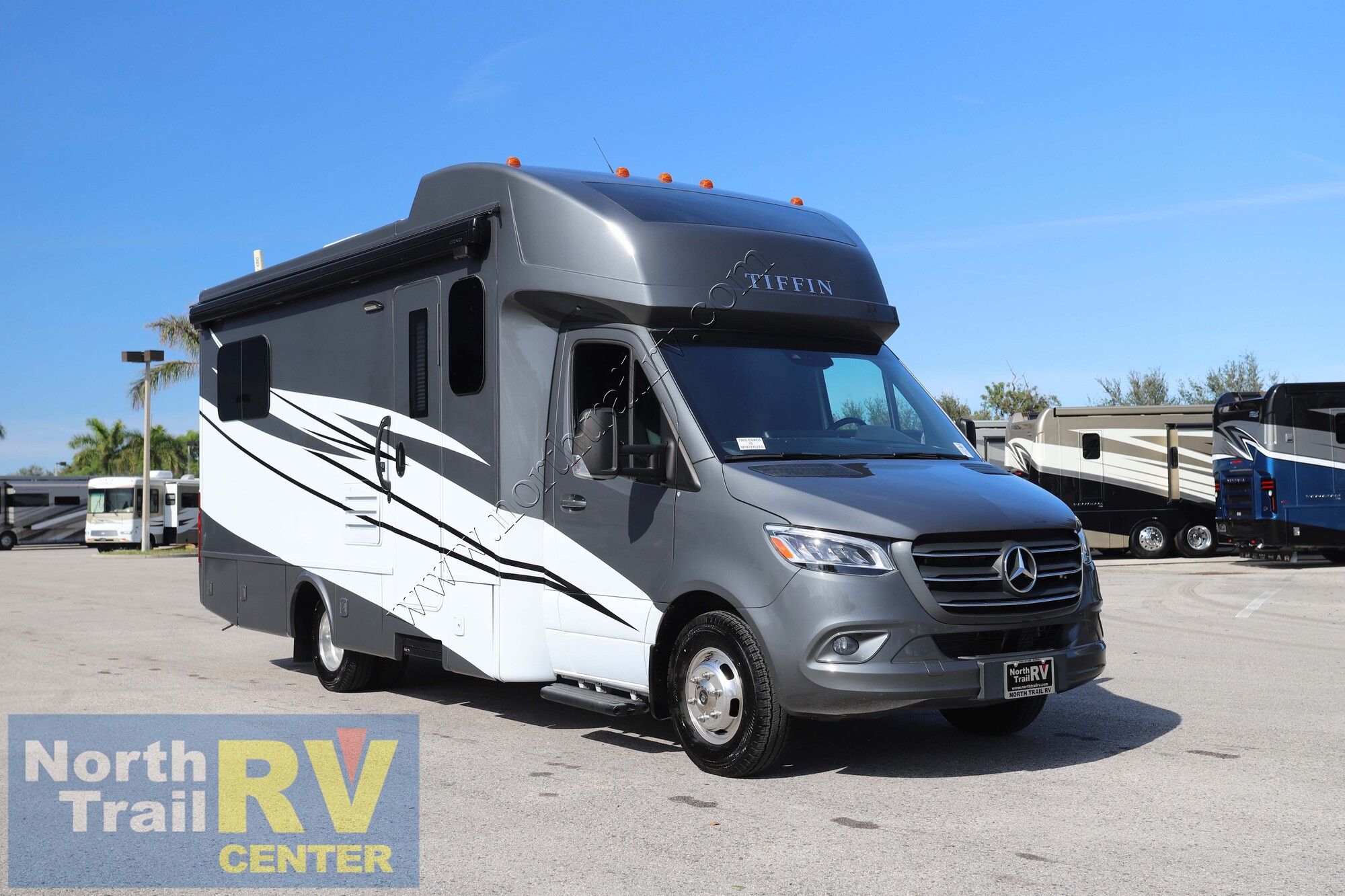 New 2024 Tiffin Motor Homes Wayfarer 25RLW Class C  For Sale