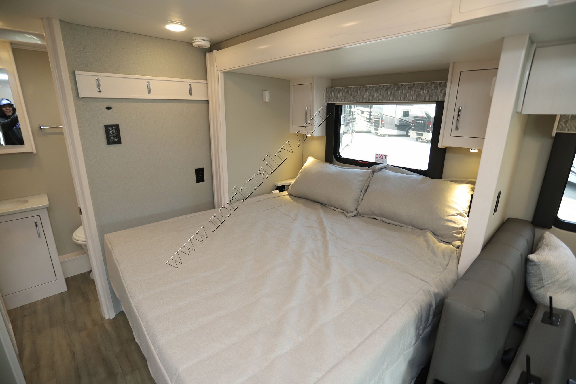 New 2025 Renegade Rv Vienna 25RML Class C  For Sale