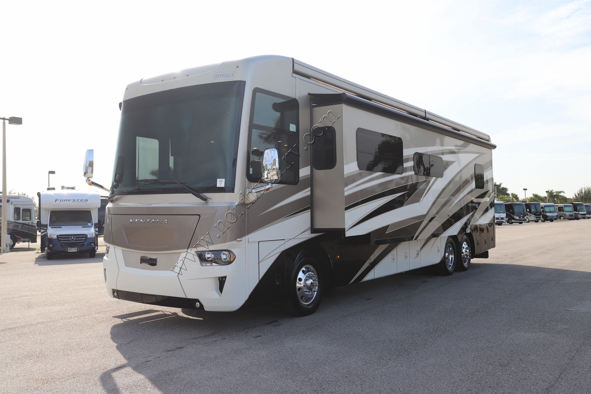 Used 2021 Newmar Ventana 4002 Class A  For Sale