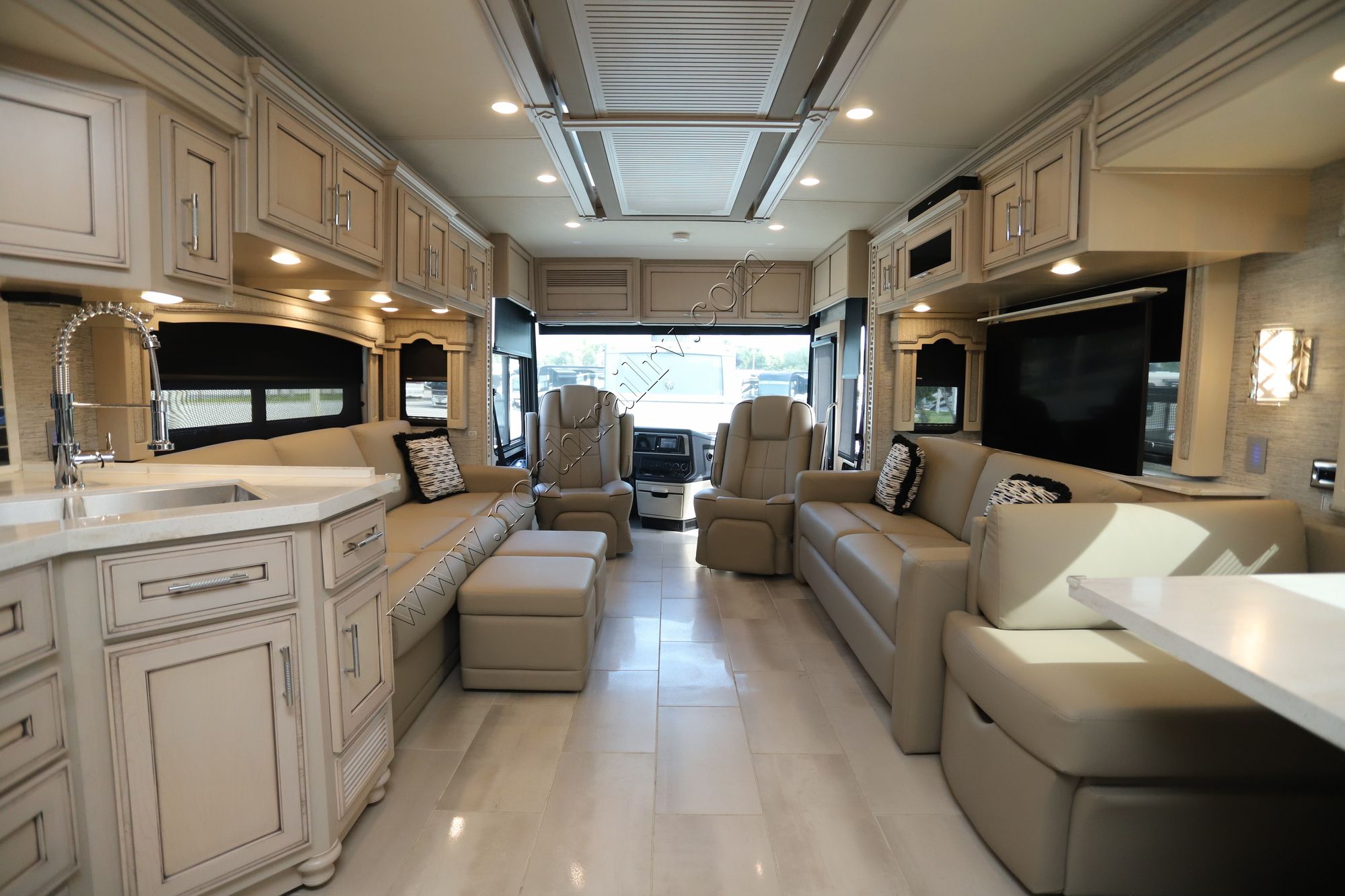 Used 2021 Newmar Ventana 4002 Class A  For Sale