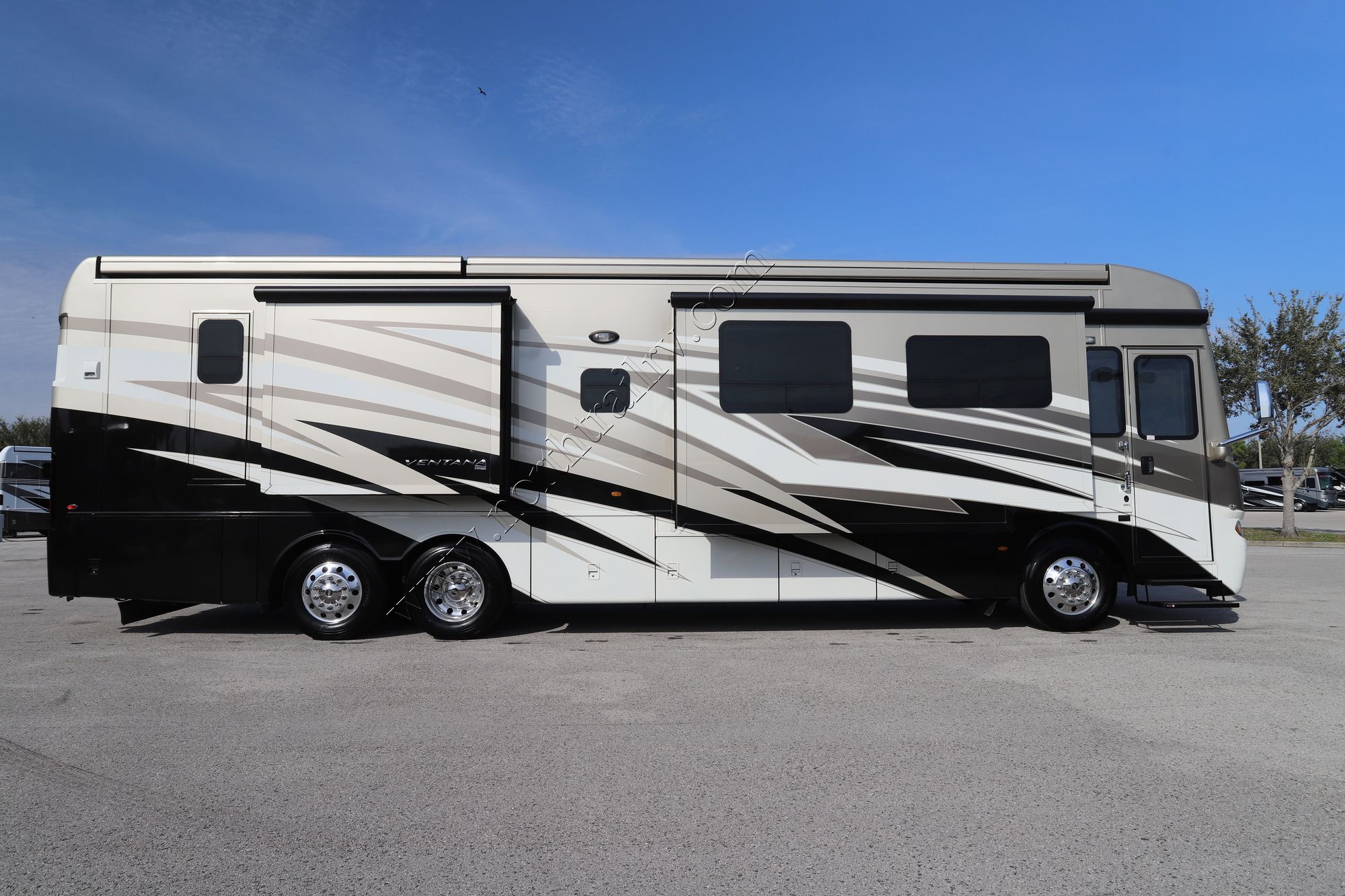 Used 2021 Newmar Ventana 4002 Class A  For Sale