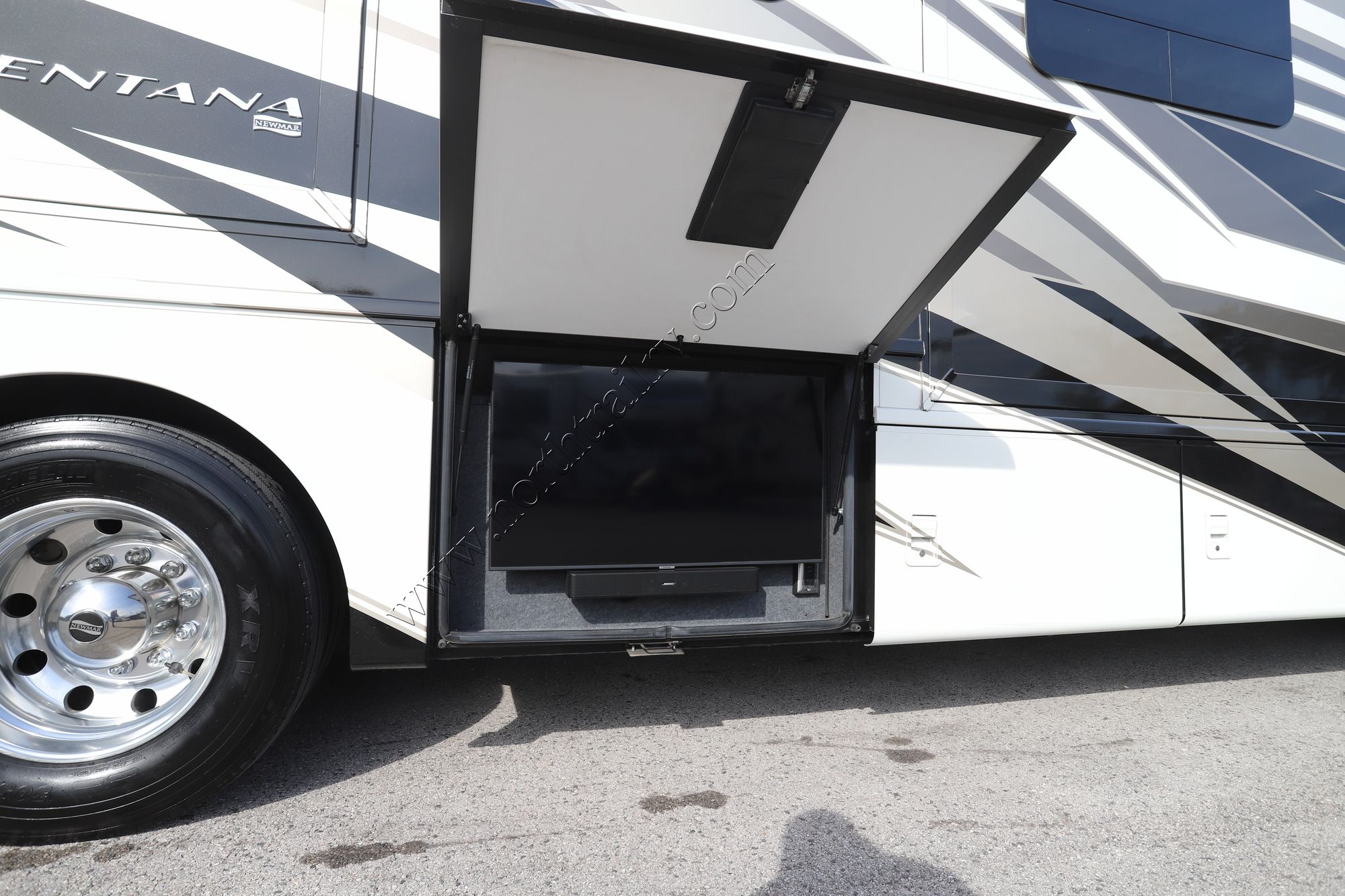 Used 2021 Newmar Ventana 4002 Class A  For Sale