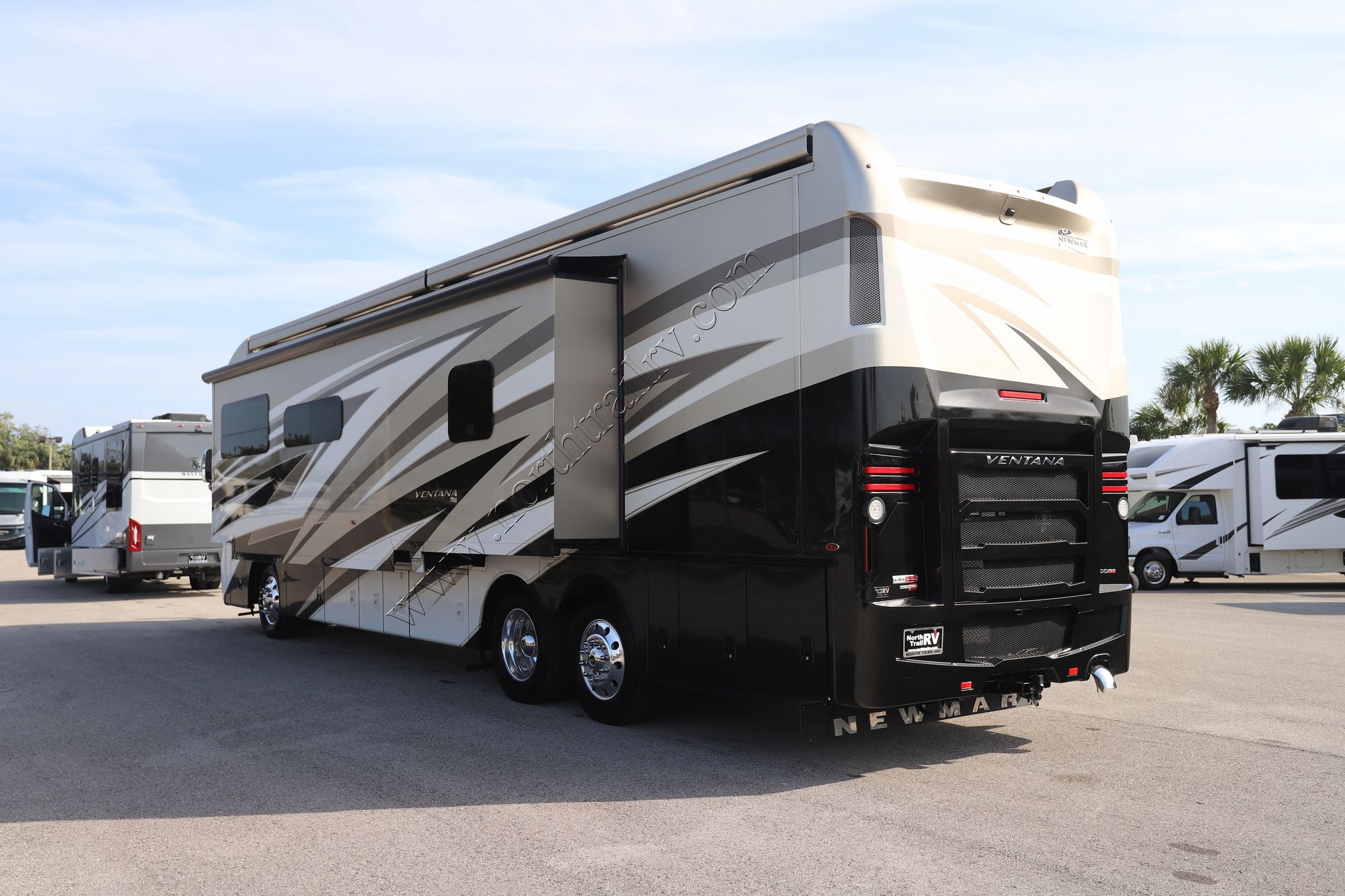 Used 2021 Newmar Ventana 4002 Class A  For Sale