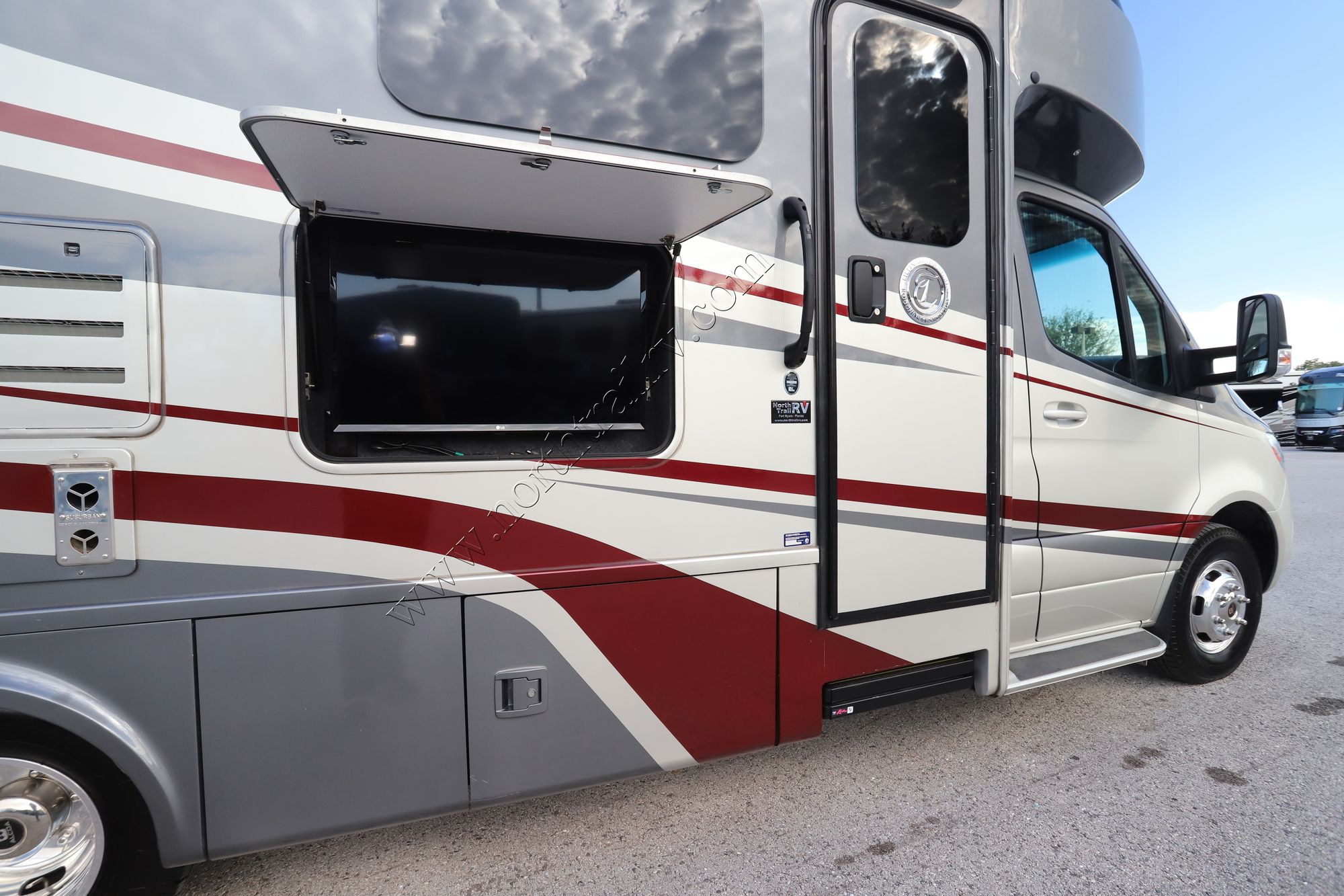 Used 2020 Tiffin Motor Homes Wayfarer 24QW Class C  For Sale