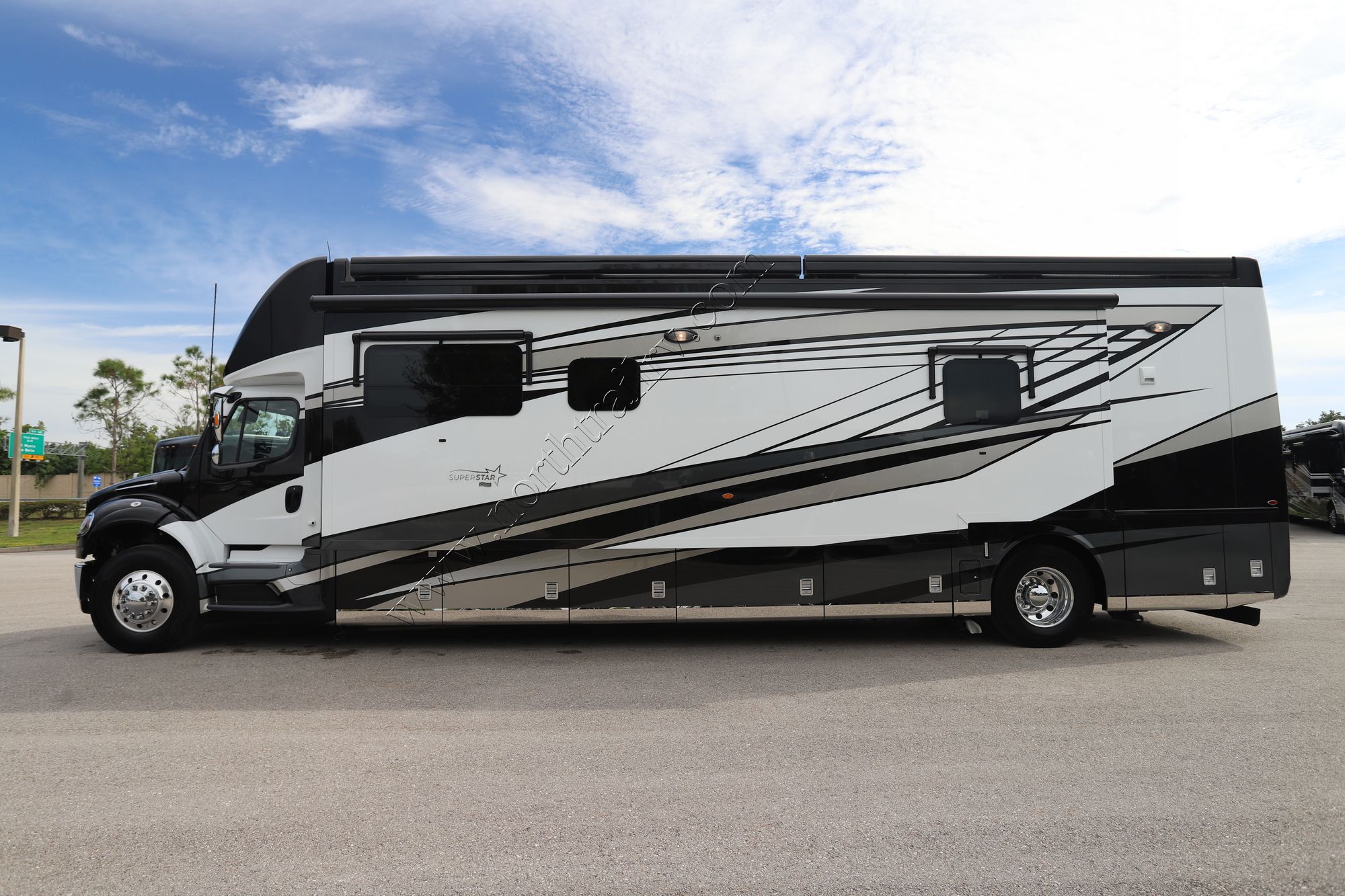 New 2024 Newmar Super Star 4059 Super C  For Sale