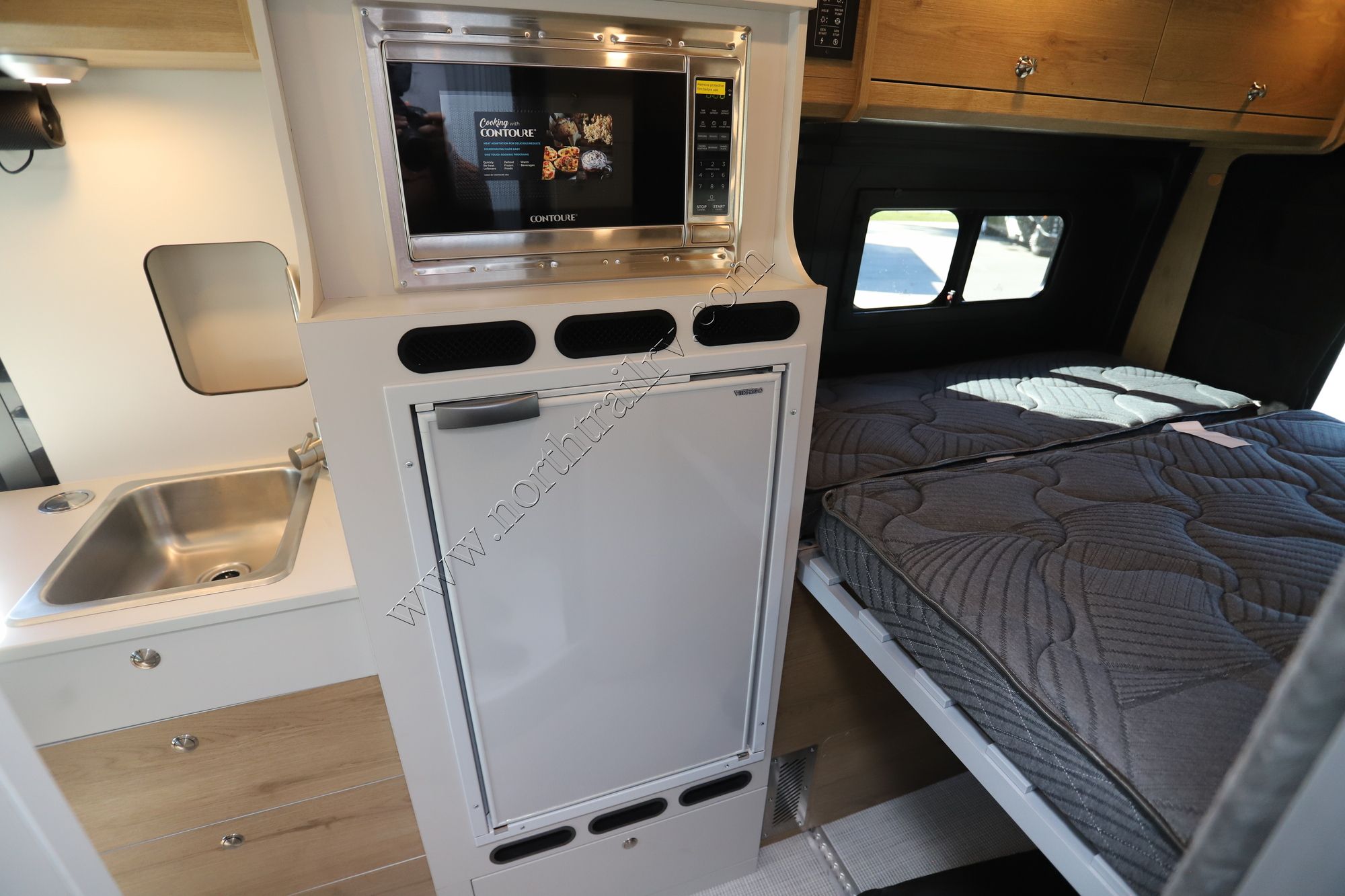 2025 Airstream Rangeline RGN 25 Class B New  For Sale