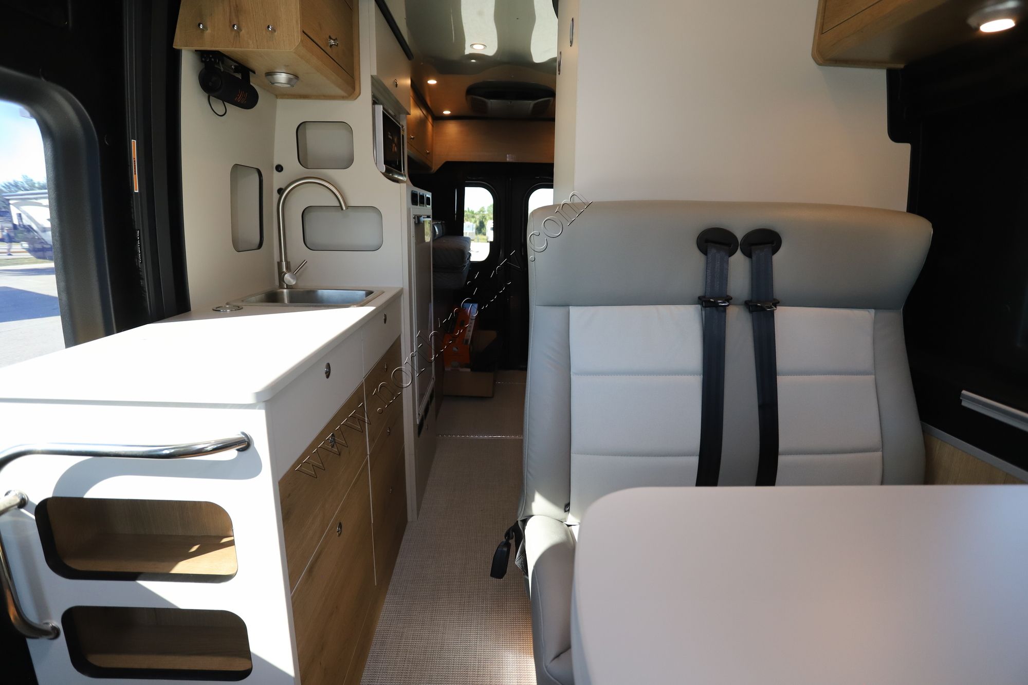 2025 Airstream Rangeline RGN 25 Class B New  For Sale